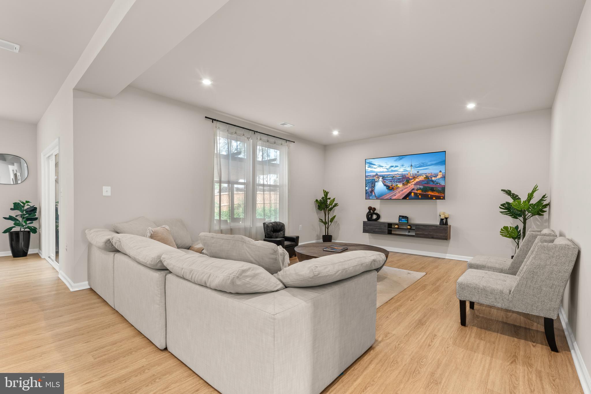 PRESIDENTS POINTE - Residential Lease