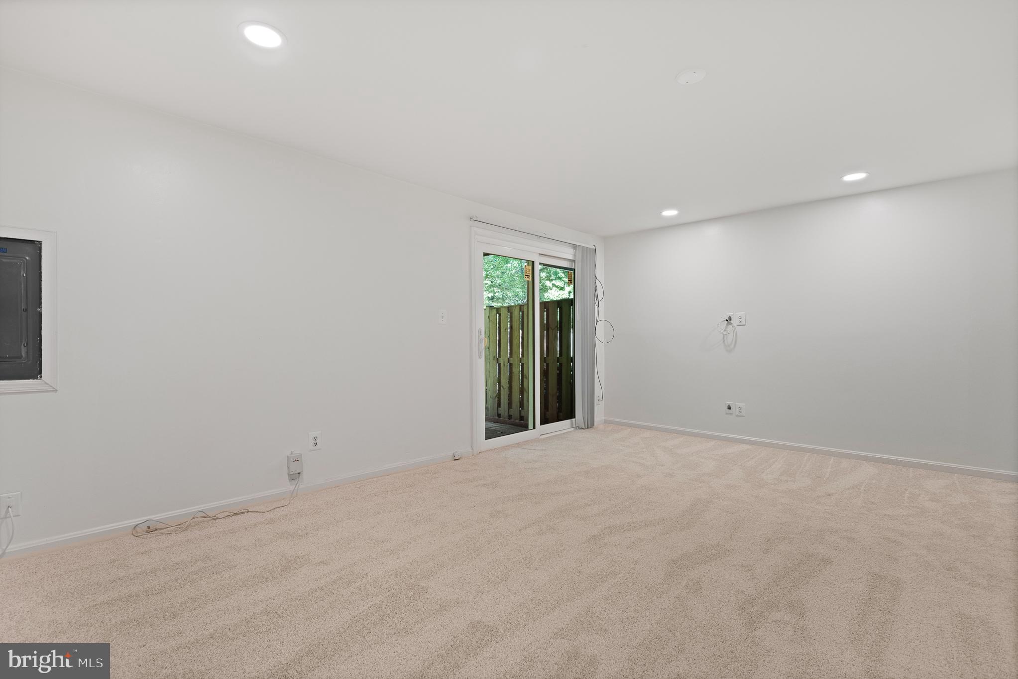 SHADOW OAK - Residential