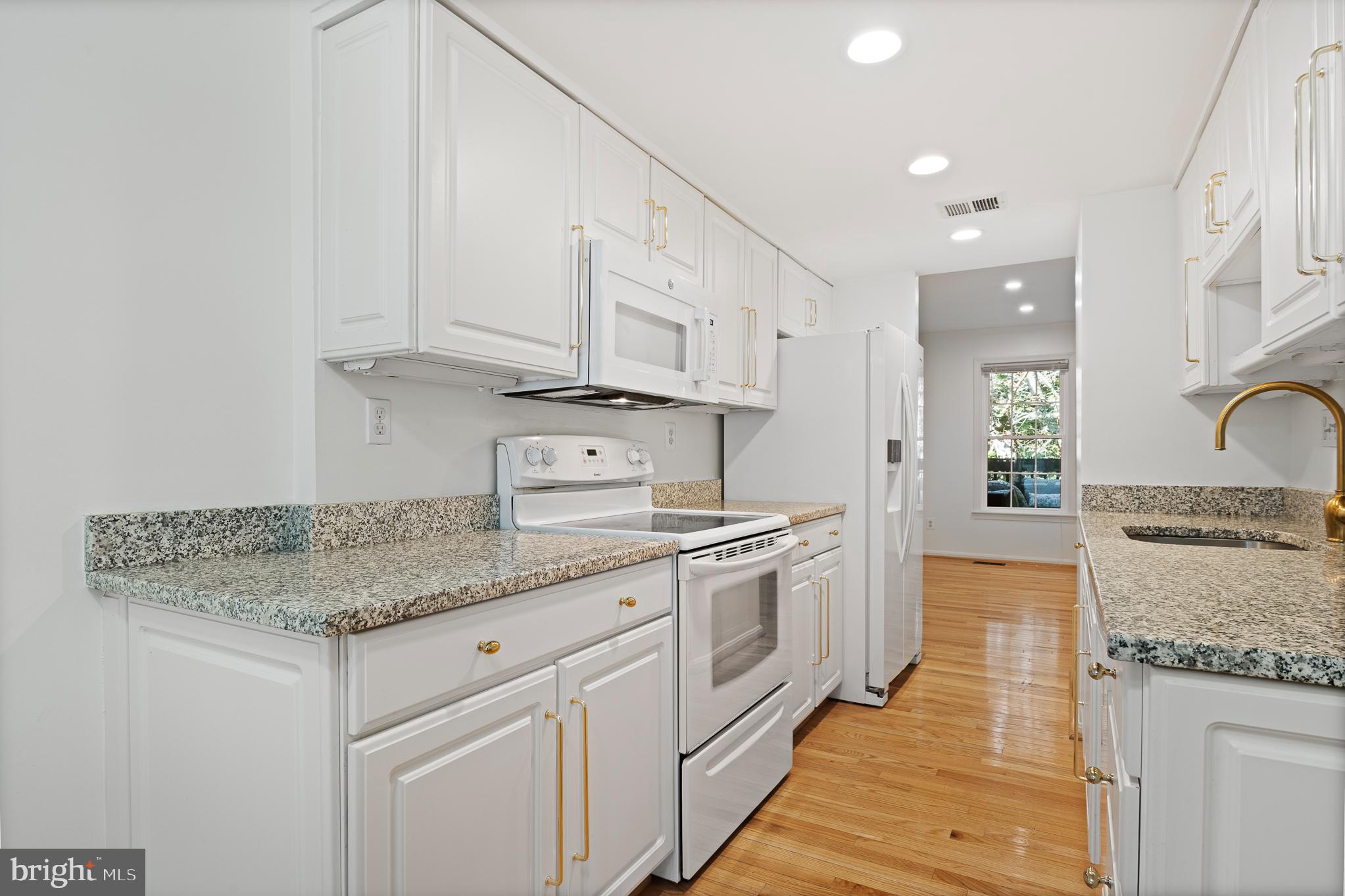 SHADOW OAK - Residential