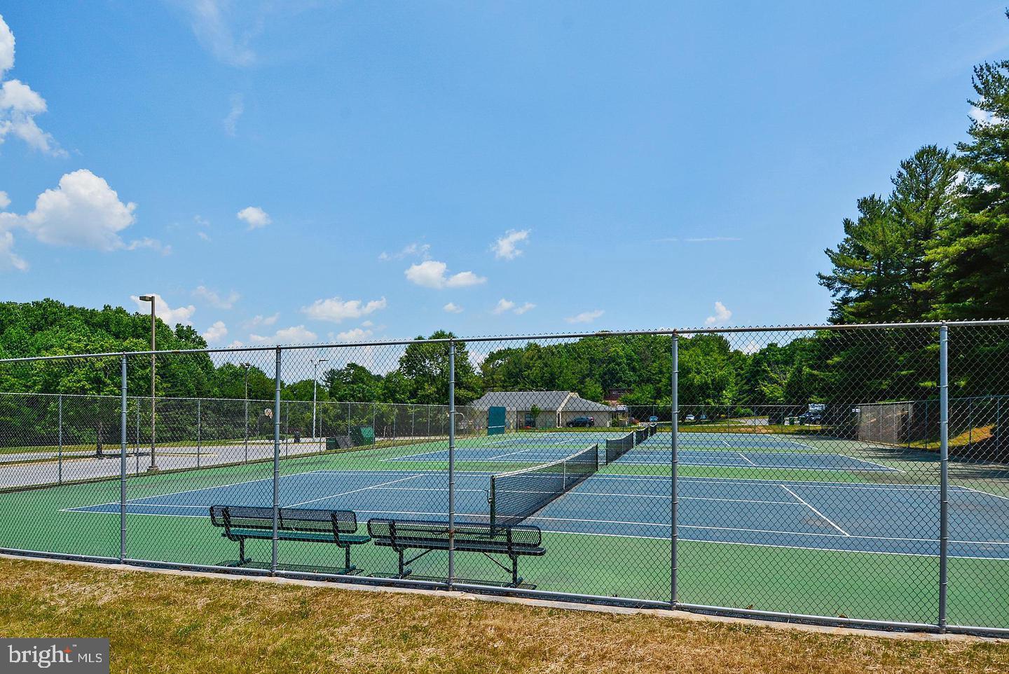 SHADOW OAK - Residential