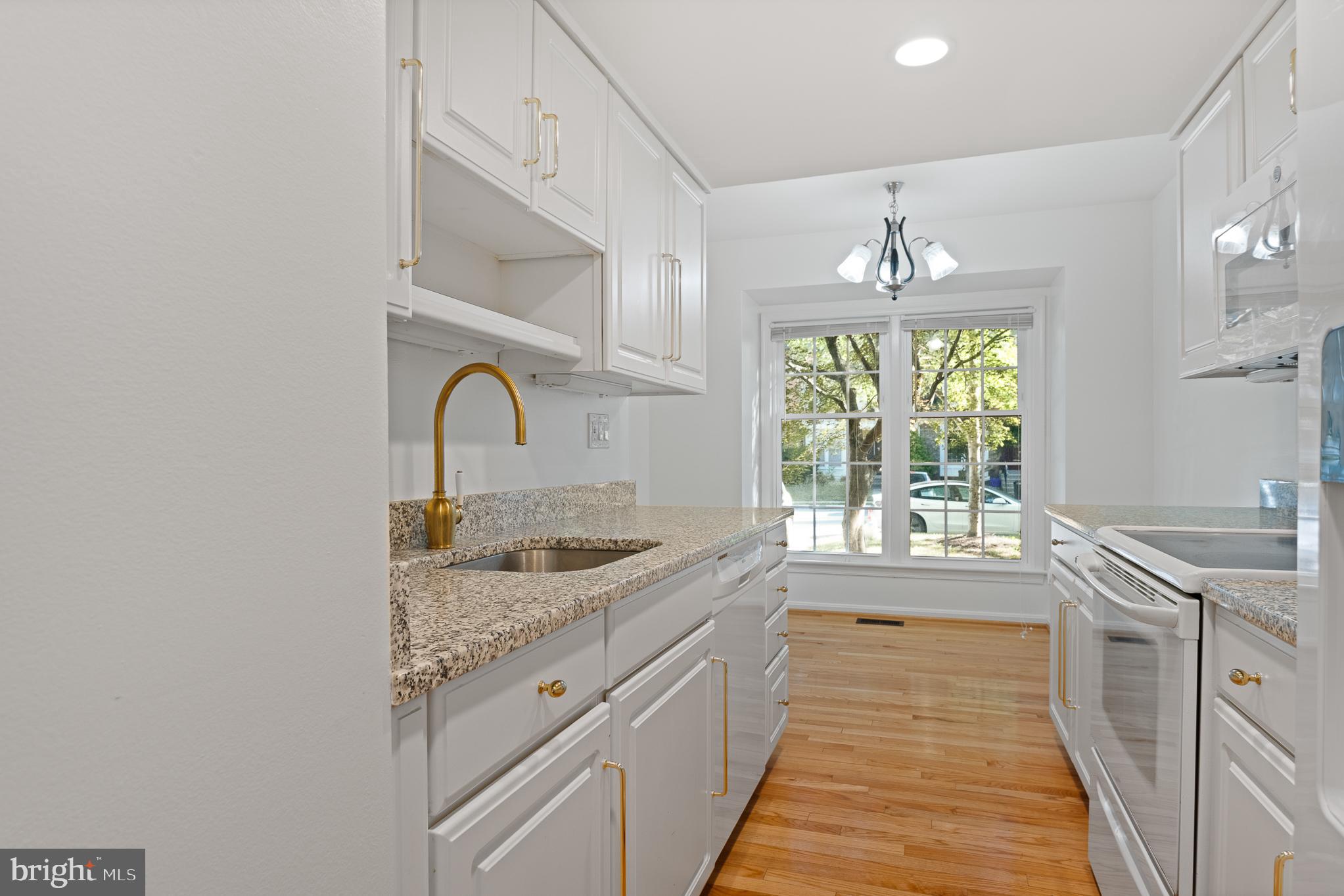 SHADOW OAK - Residential