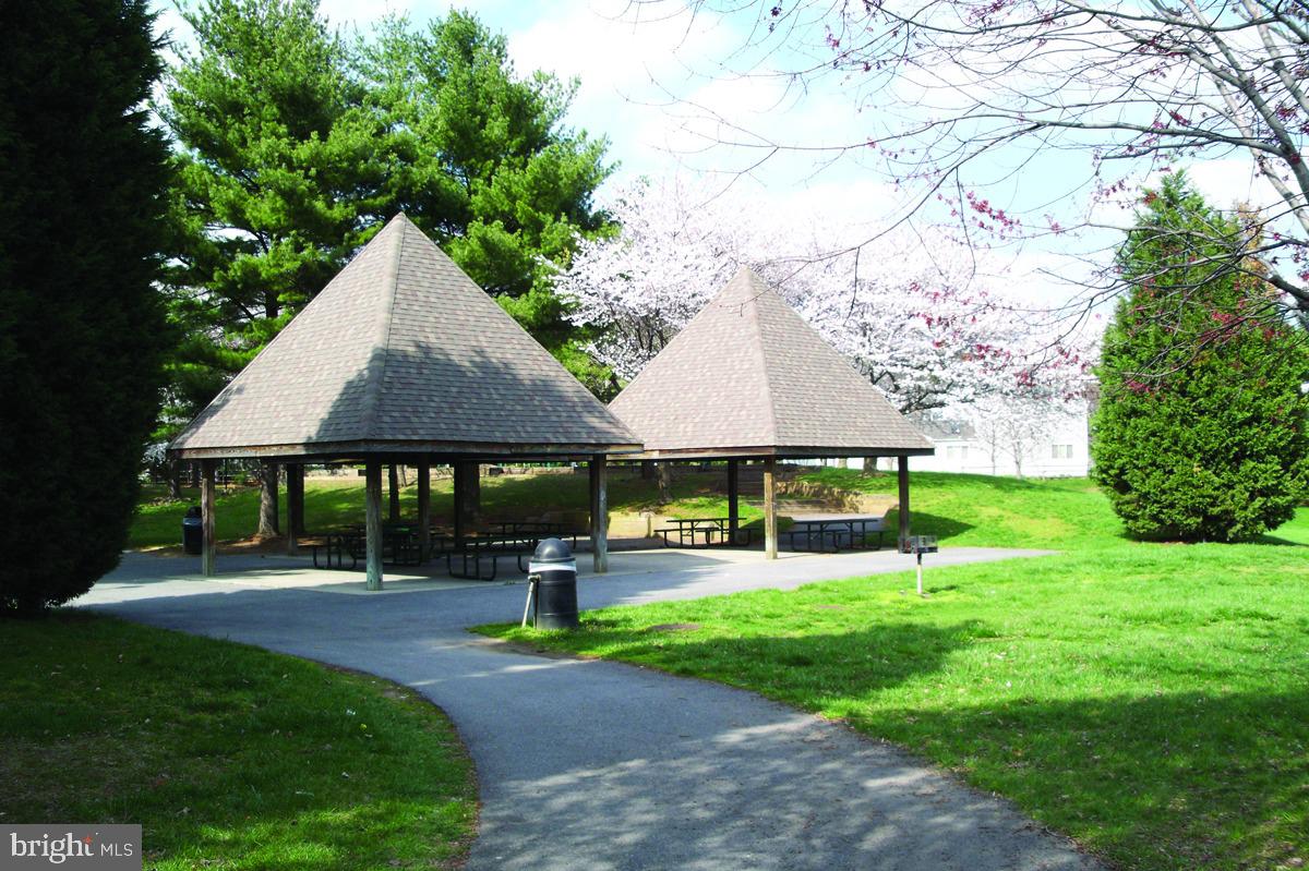 SHADOW OAK - Residential