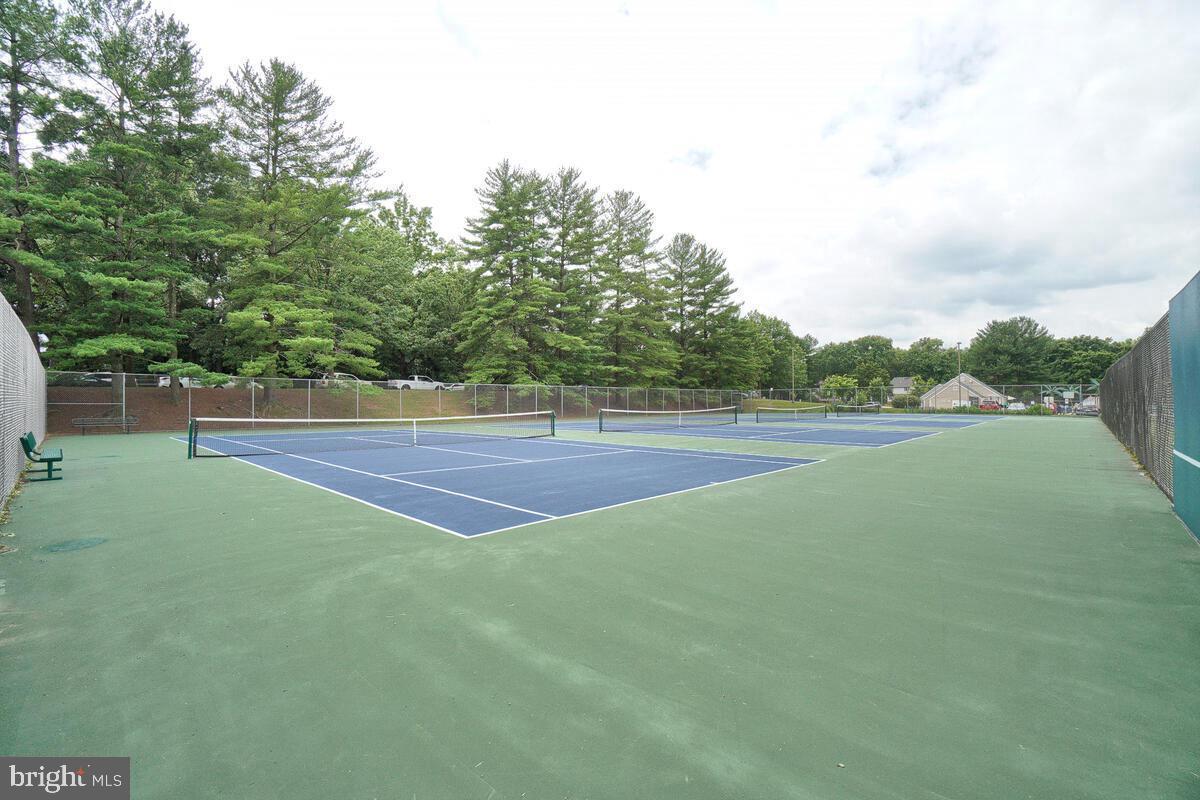 SHADOW OAK - Residential