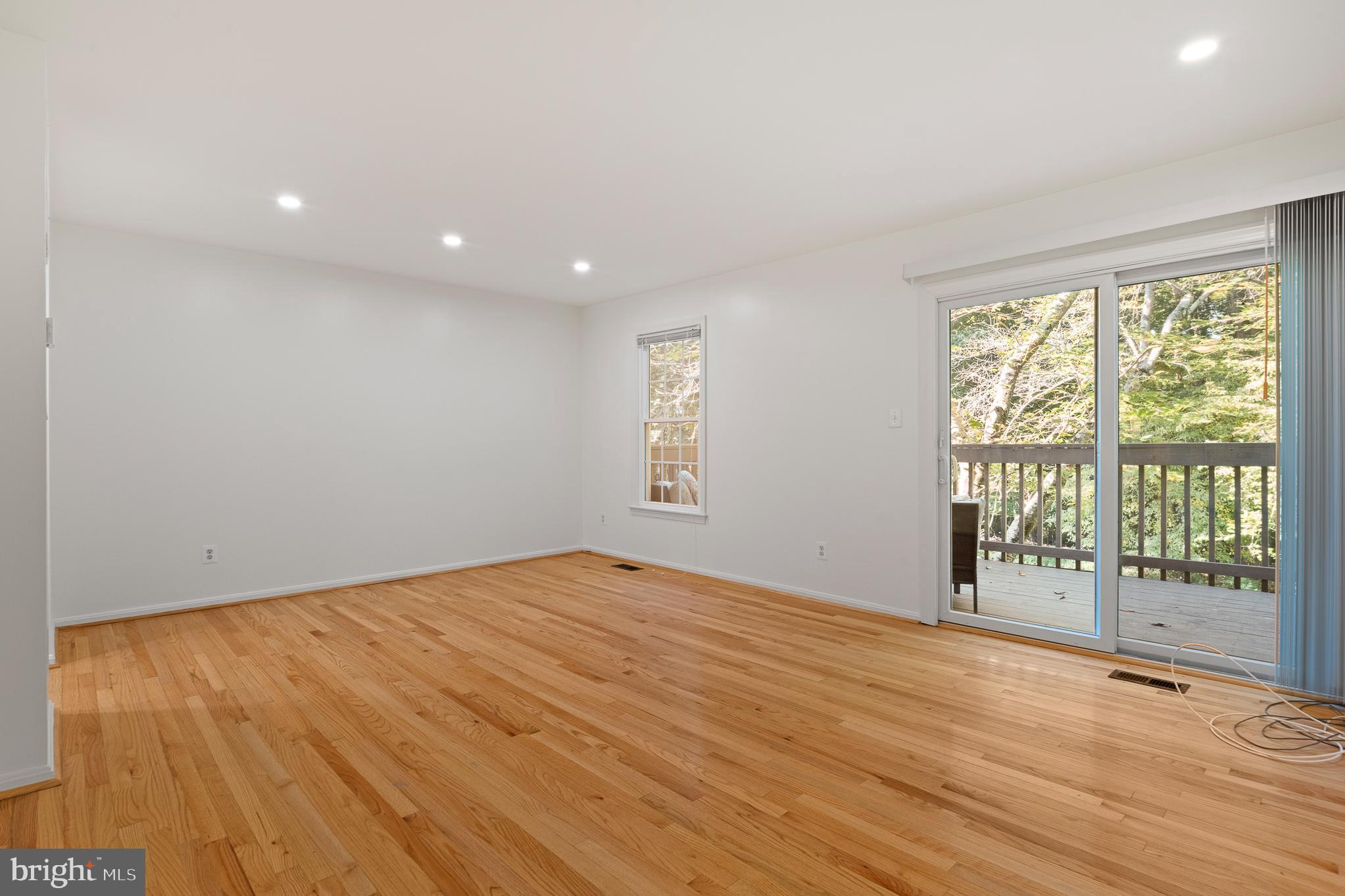 SHADOW OAK - Residential