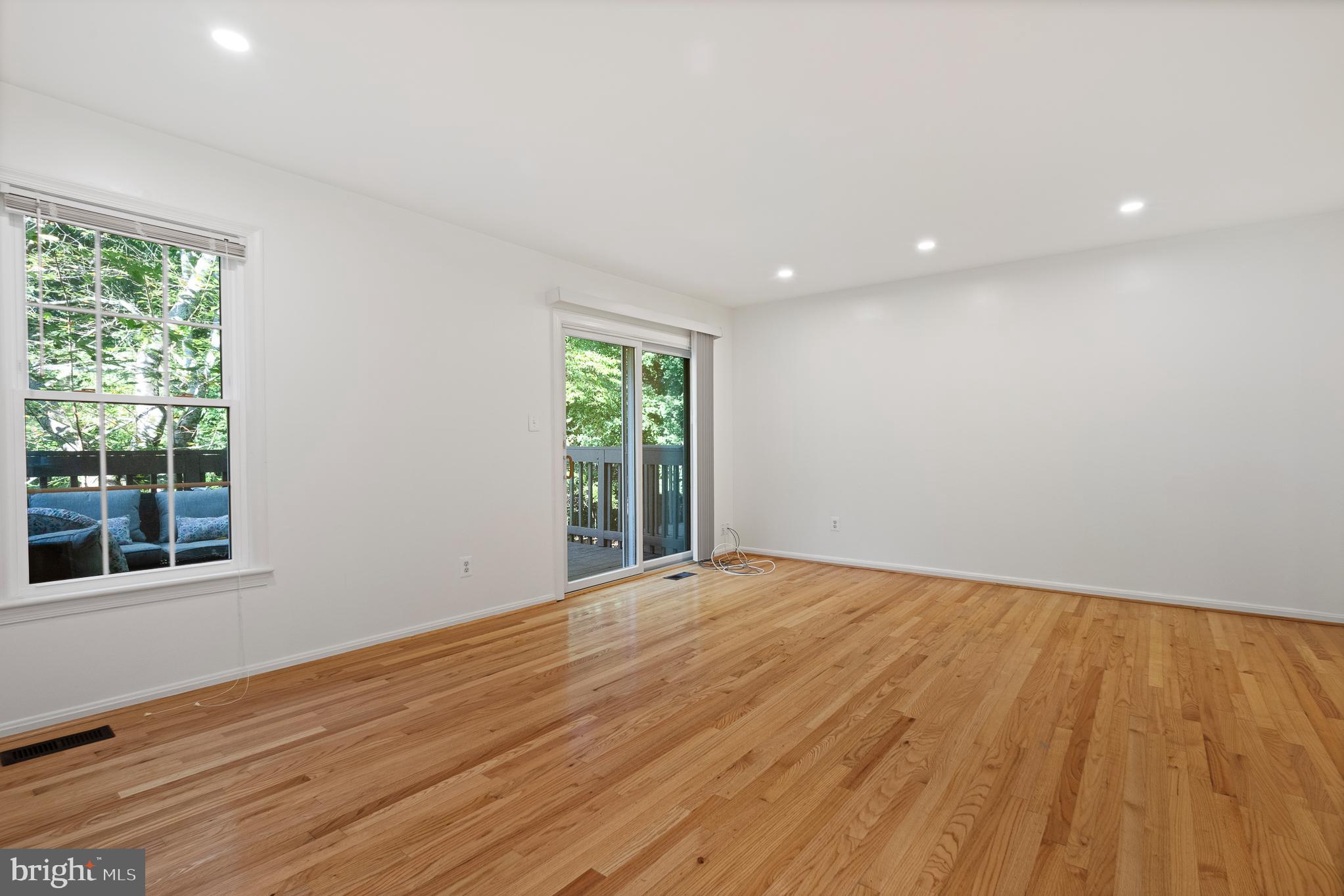 SHADOW OAK - Residential