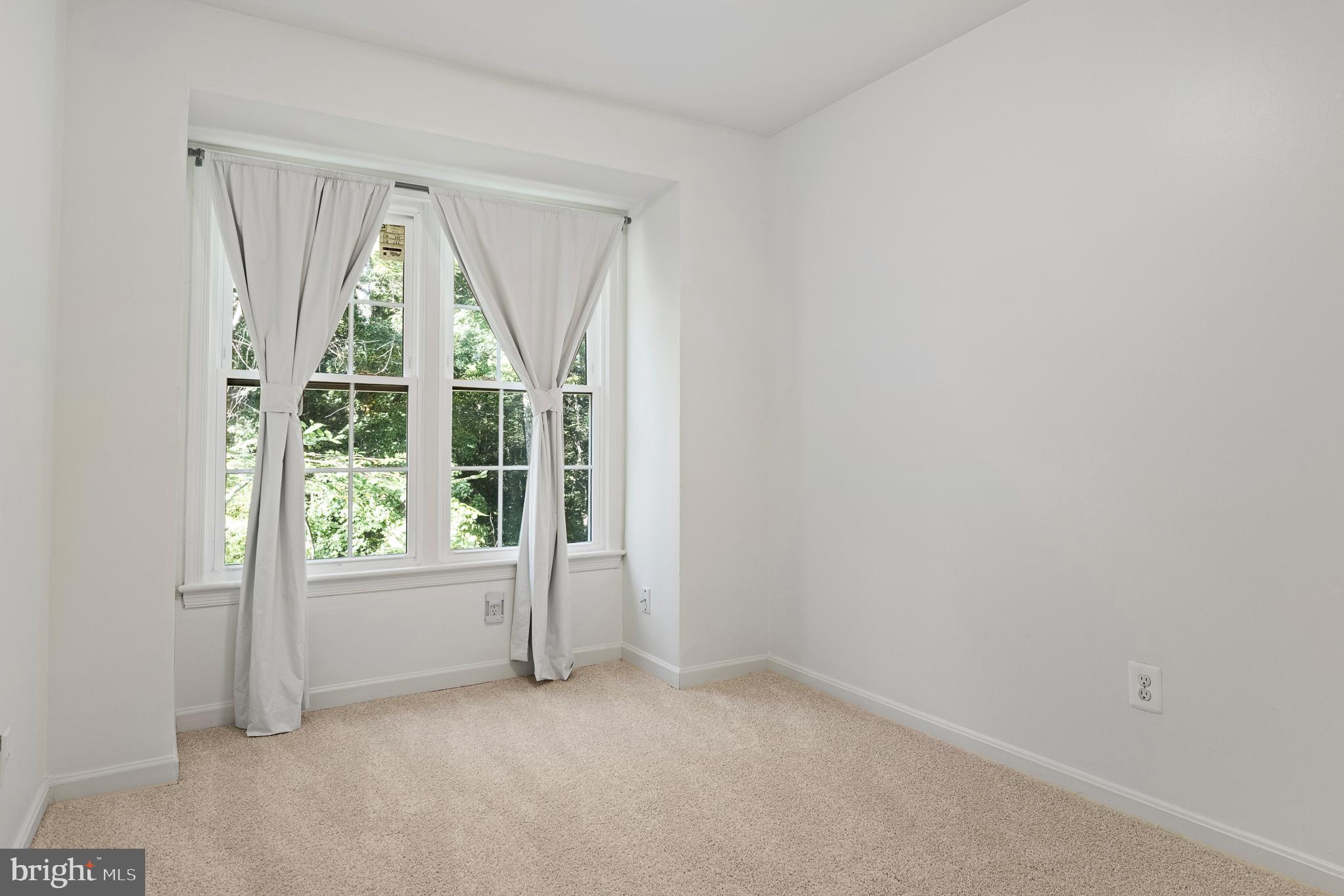 SHADOW OAK - Residential