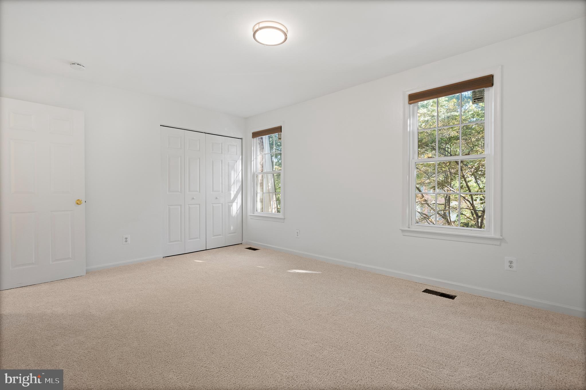 SHADOW OAK - Residential