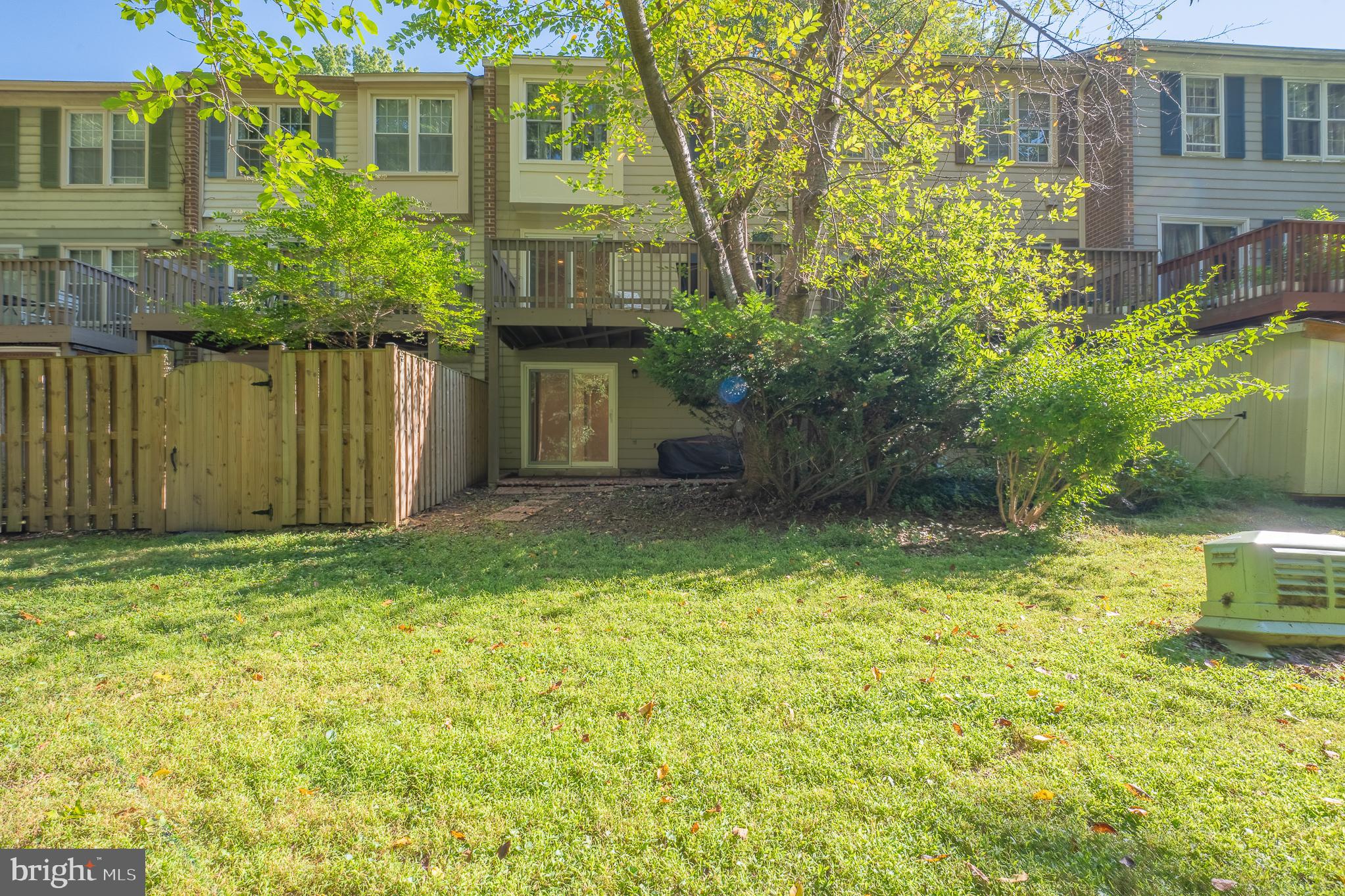 SHADOW OAK - Residential