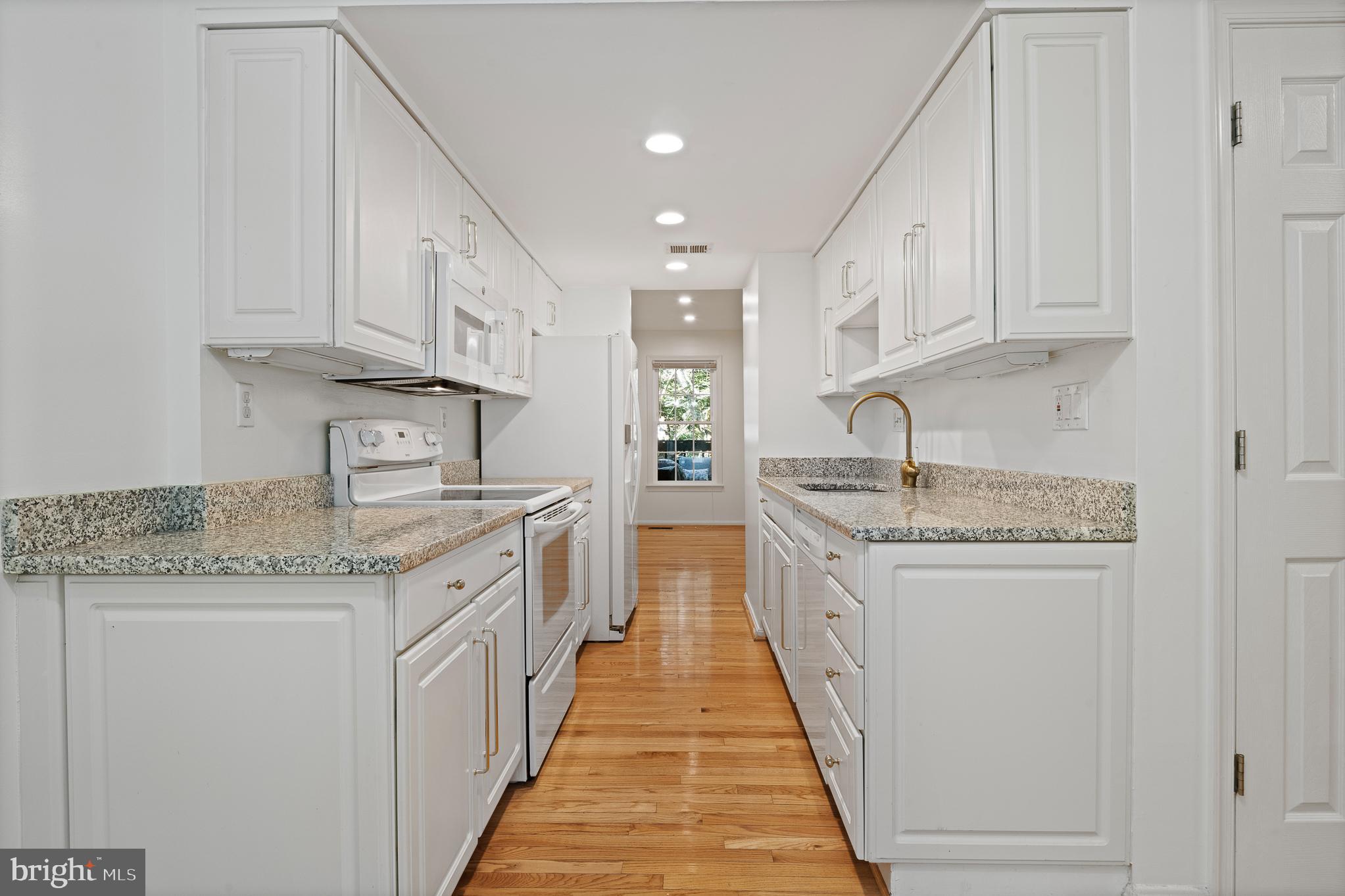 SHADOW OAK - Residential