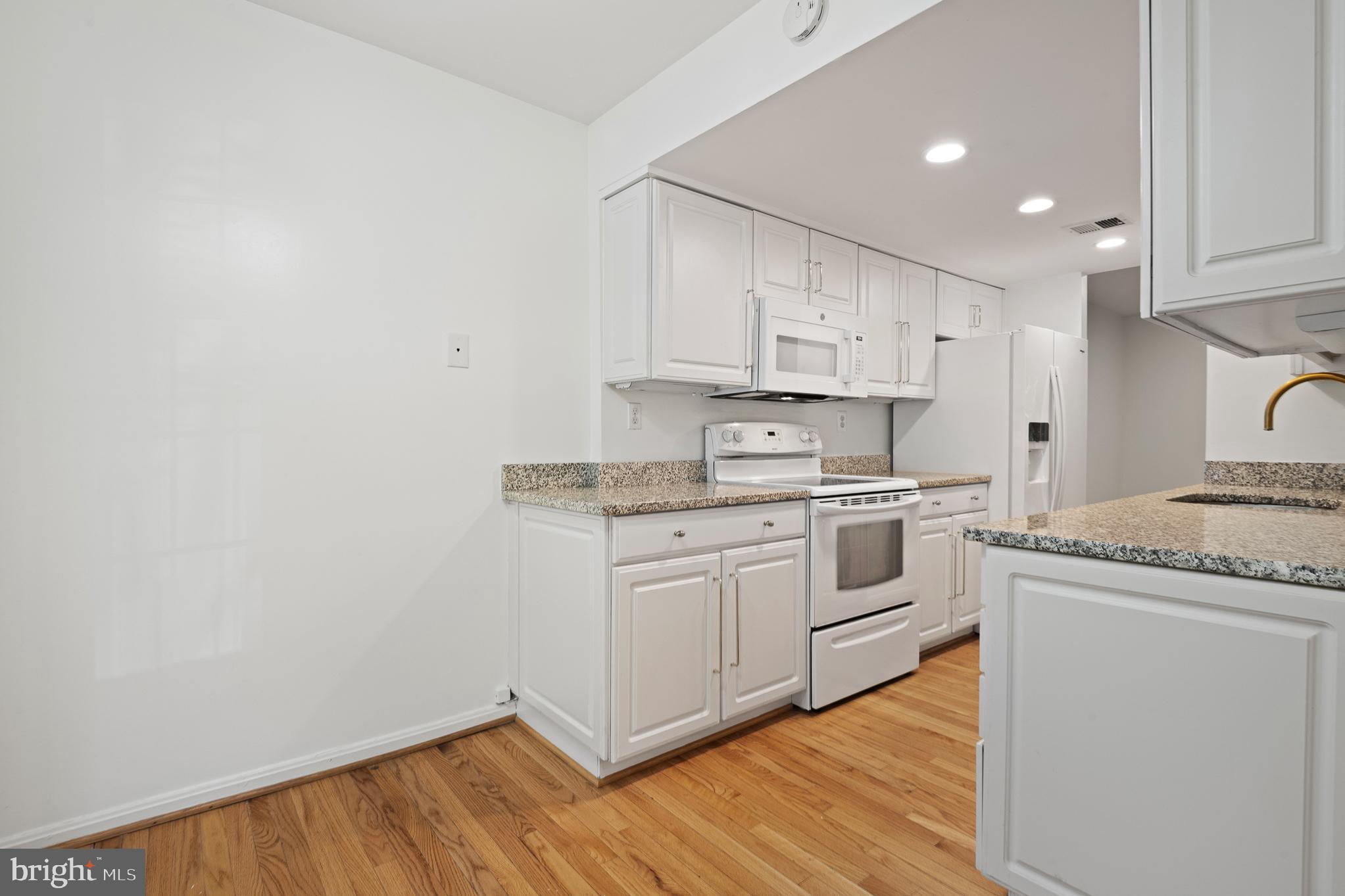 SHADOW OAK - Residential