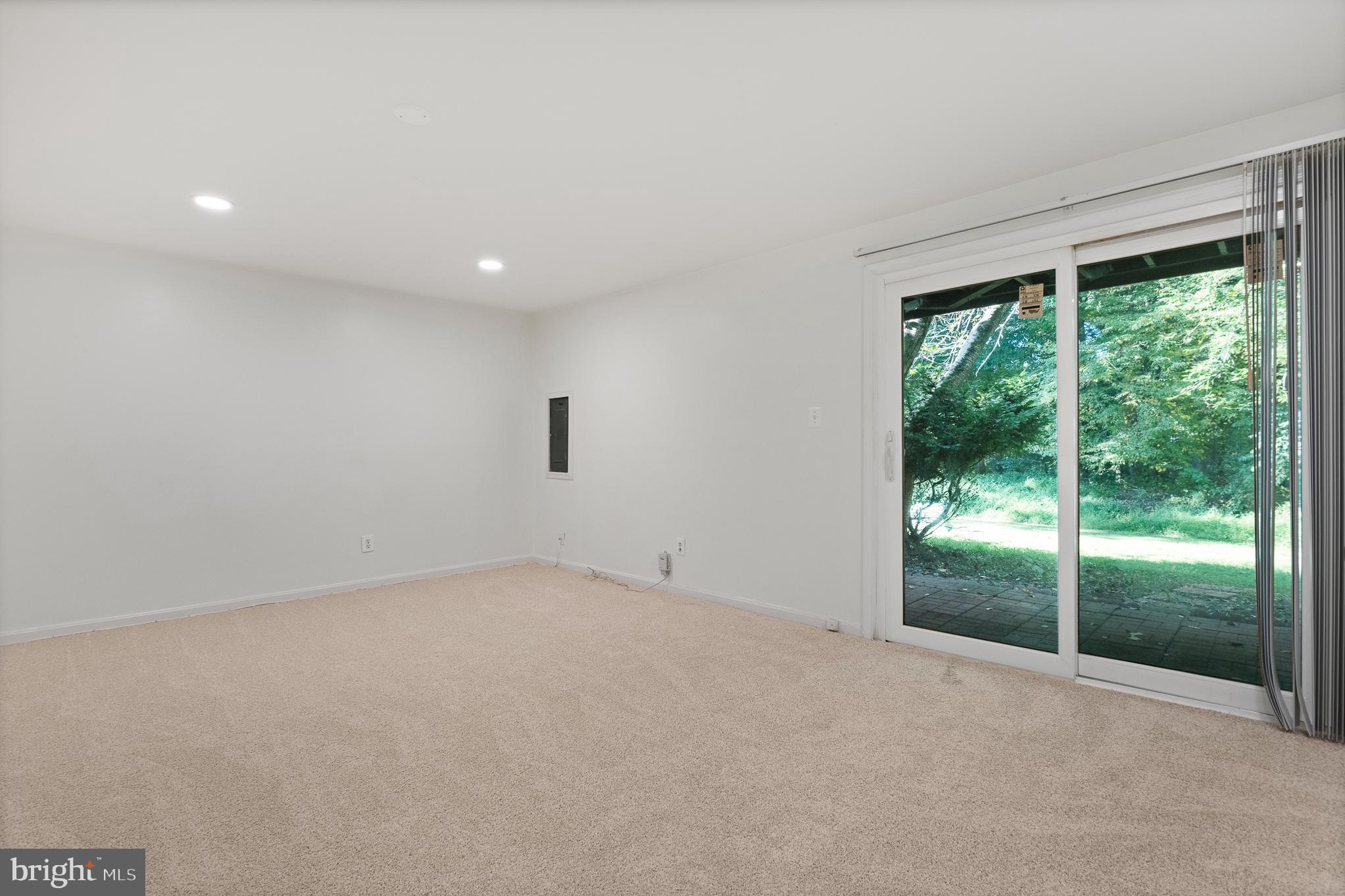 SHADOW OAK - Residential