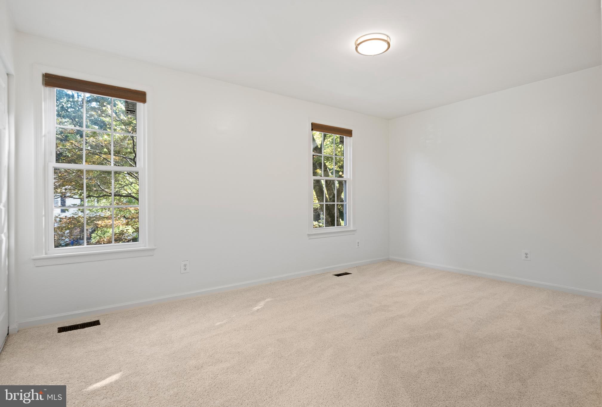 SHADOW OAK - Residential