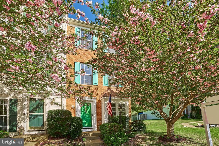 Spacious 3-level, end unit in sought after Ashland! Fresh paint, carpet and quartz countertops as well as other updates throughout! Main-level fenced yard and 2nd level deck (off of family room).  Two assigned parking spaces in front and lots of additional guest parking. Master suite on private, top-level has a massive walk-in closet and a spacious, sunny master bathroom with a soaking tub and a separate shower. Large pantry/laundry-room right off of the kitchen. Ashland offers great amenities - pool, tot lots, community room and more! Only 5 miles to I95 and close to shopping and parks. (Floor plan and 3D Tour coming soon.)