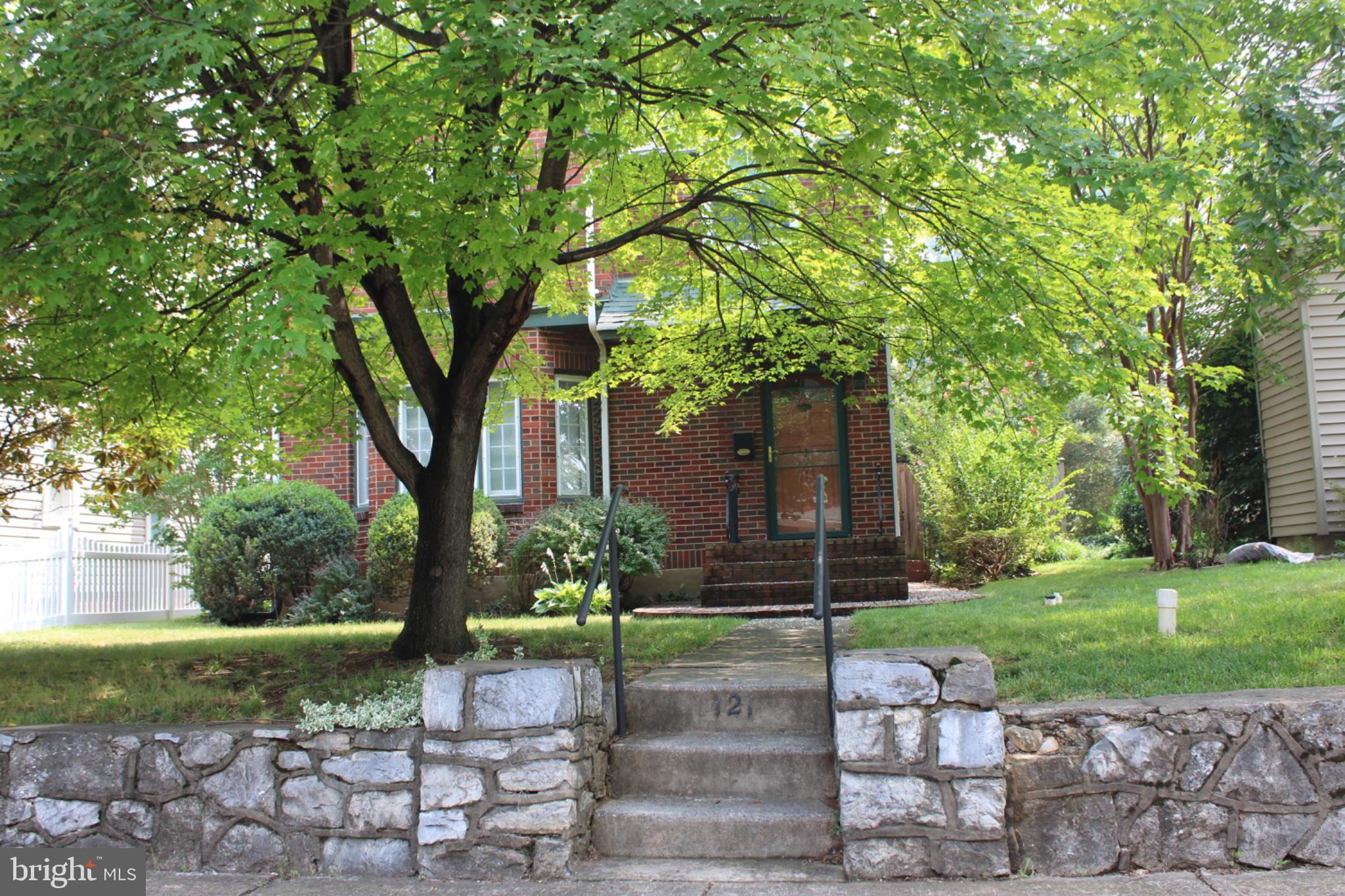 121 N TENNESSEE AVENUE