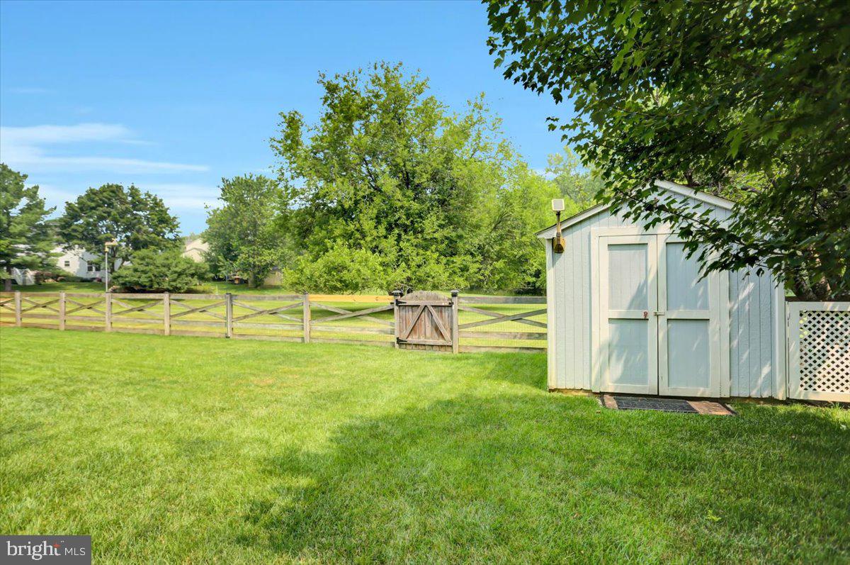 ROBIN MEADOWS - Residential