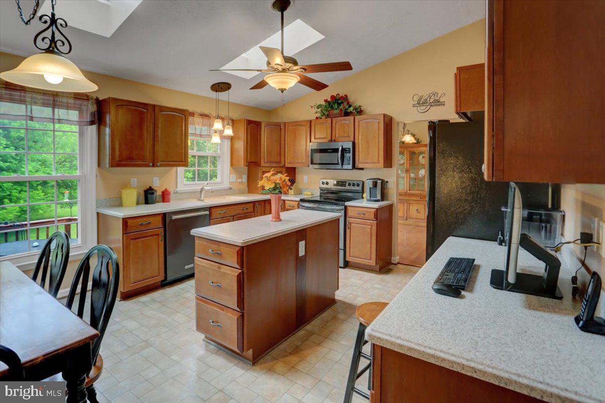 ROBIN MEADOWS - Residential