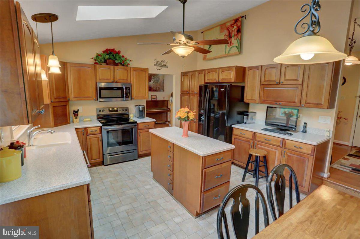 ROBIN MEADOWS - Residential