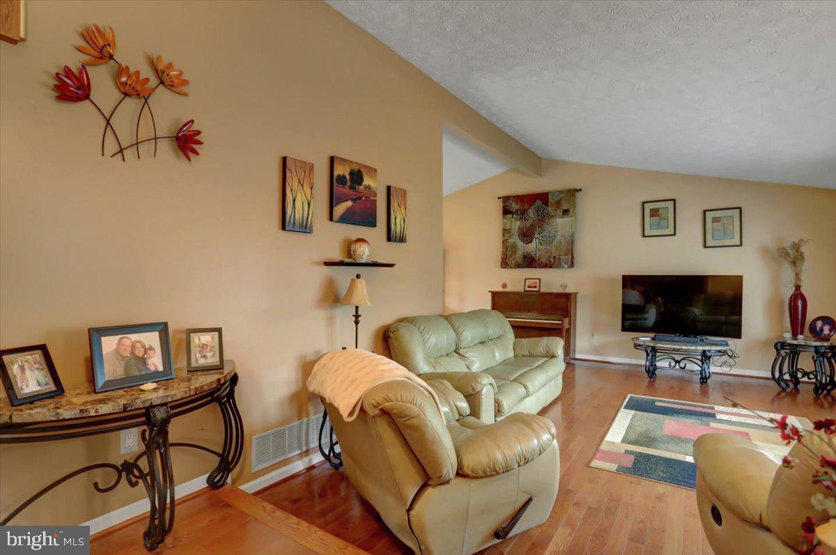 ROBIN MEADOWS - Residential