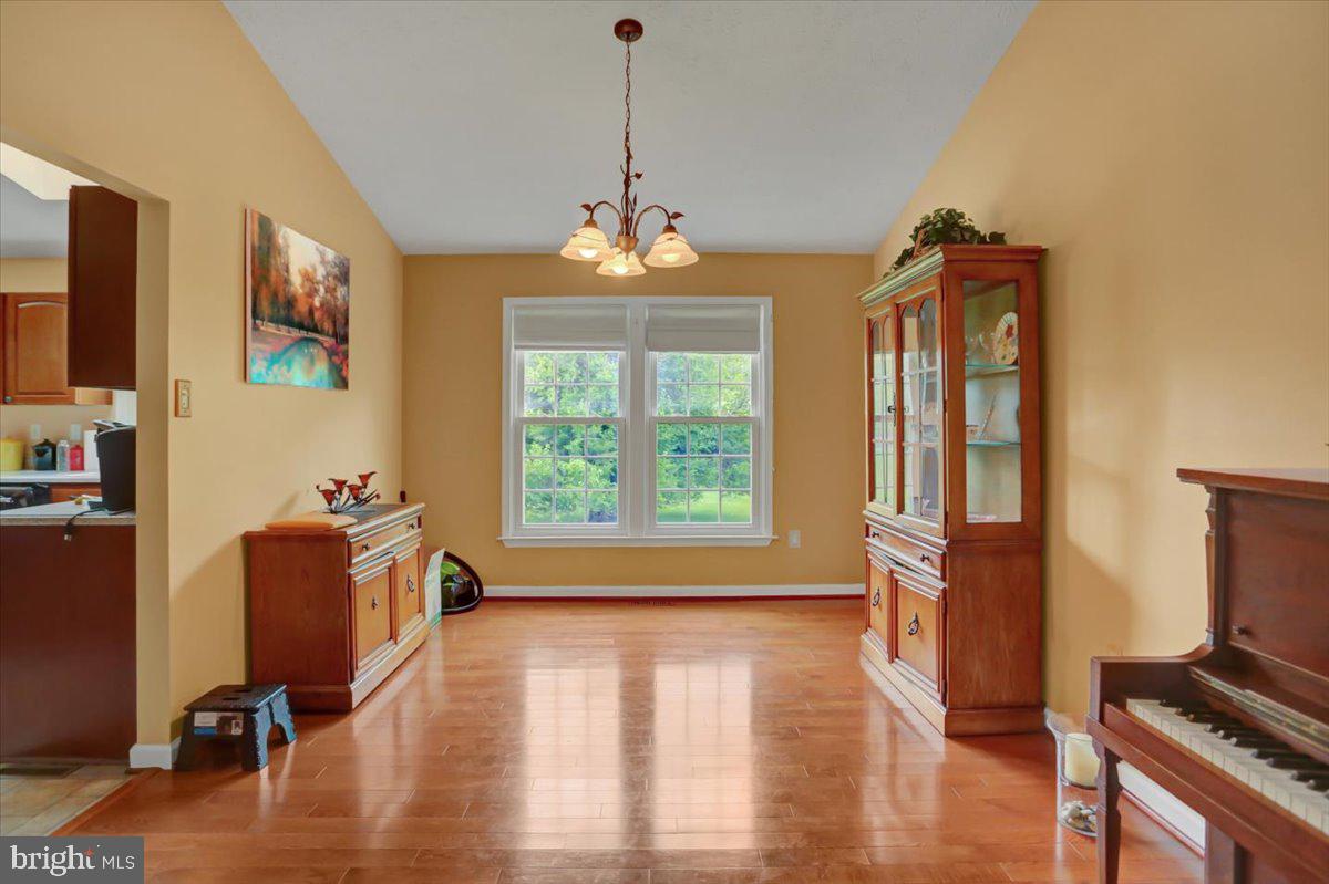 ROBIN MEADOWS - Residential