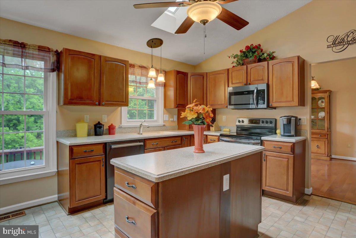 ROBIN MEADOWS - Residential