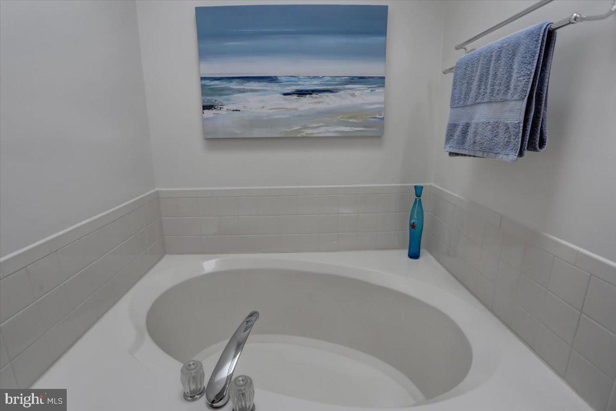 ROBIN MEADOWS - Residential