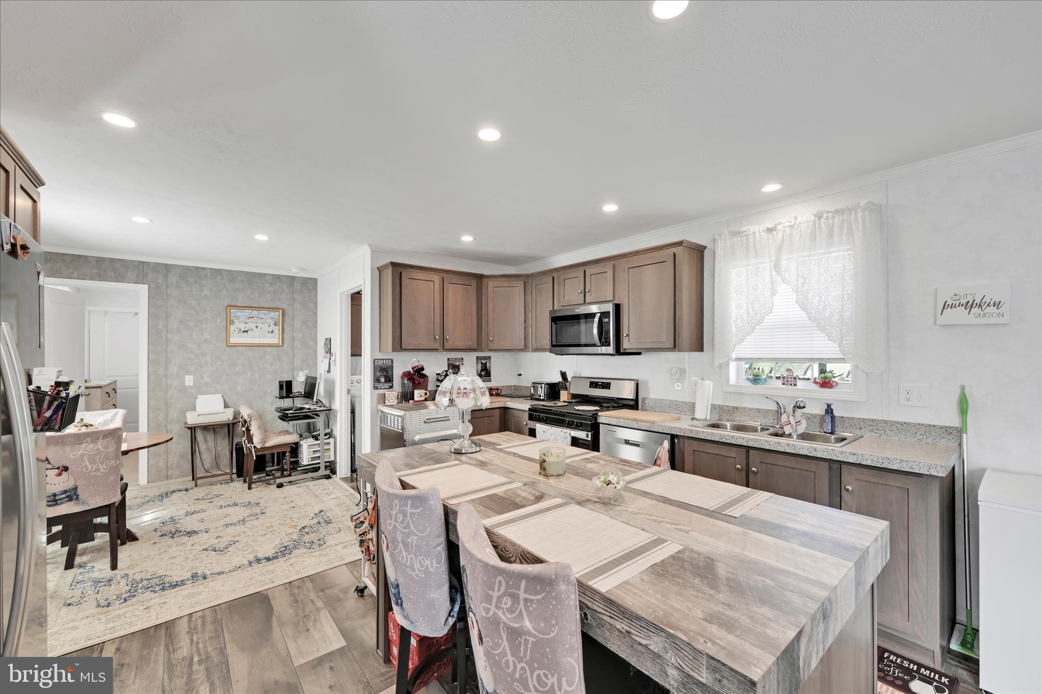 FRIEDEN MANOR - Residential