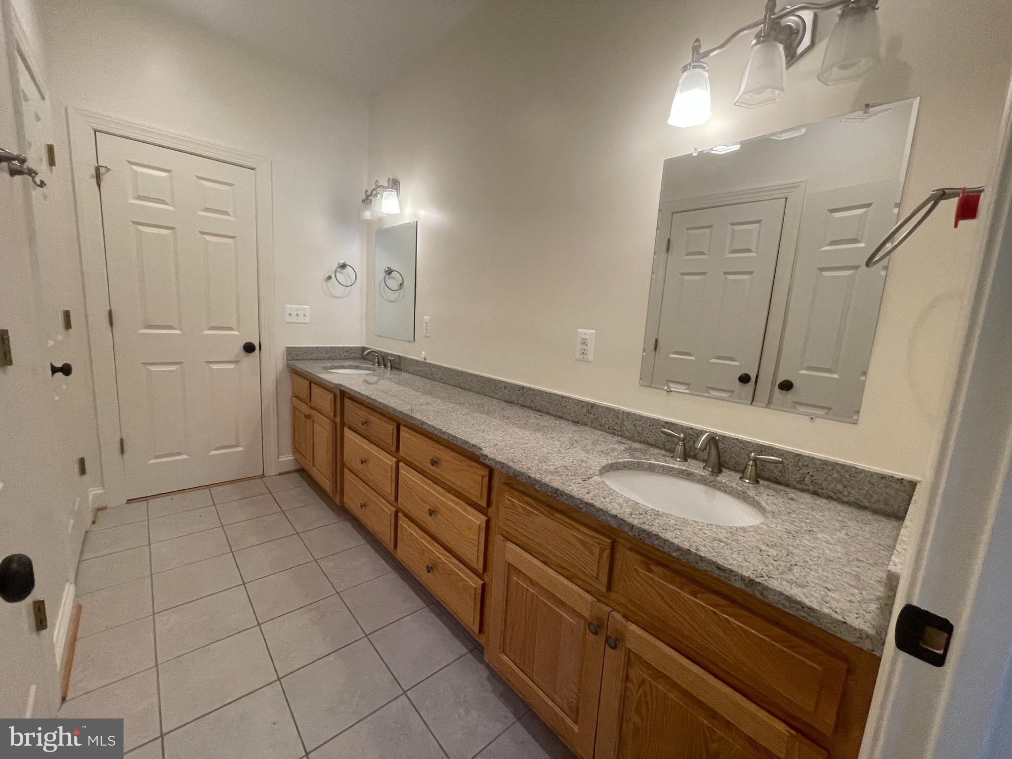 PIMMIT HILLS - Residential Lease