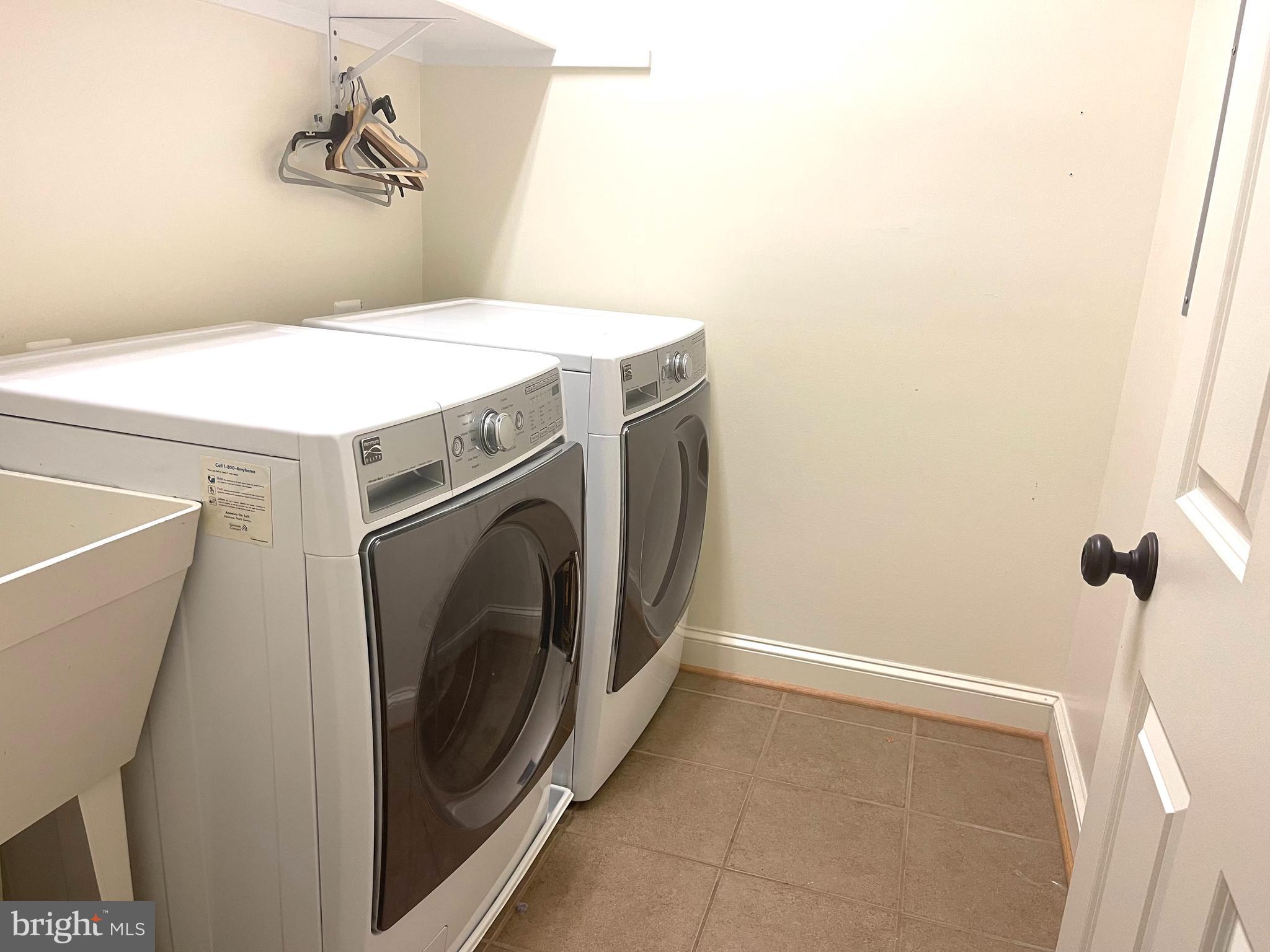 PIMMIT HILLS - Residential Lease