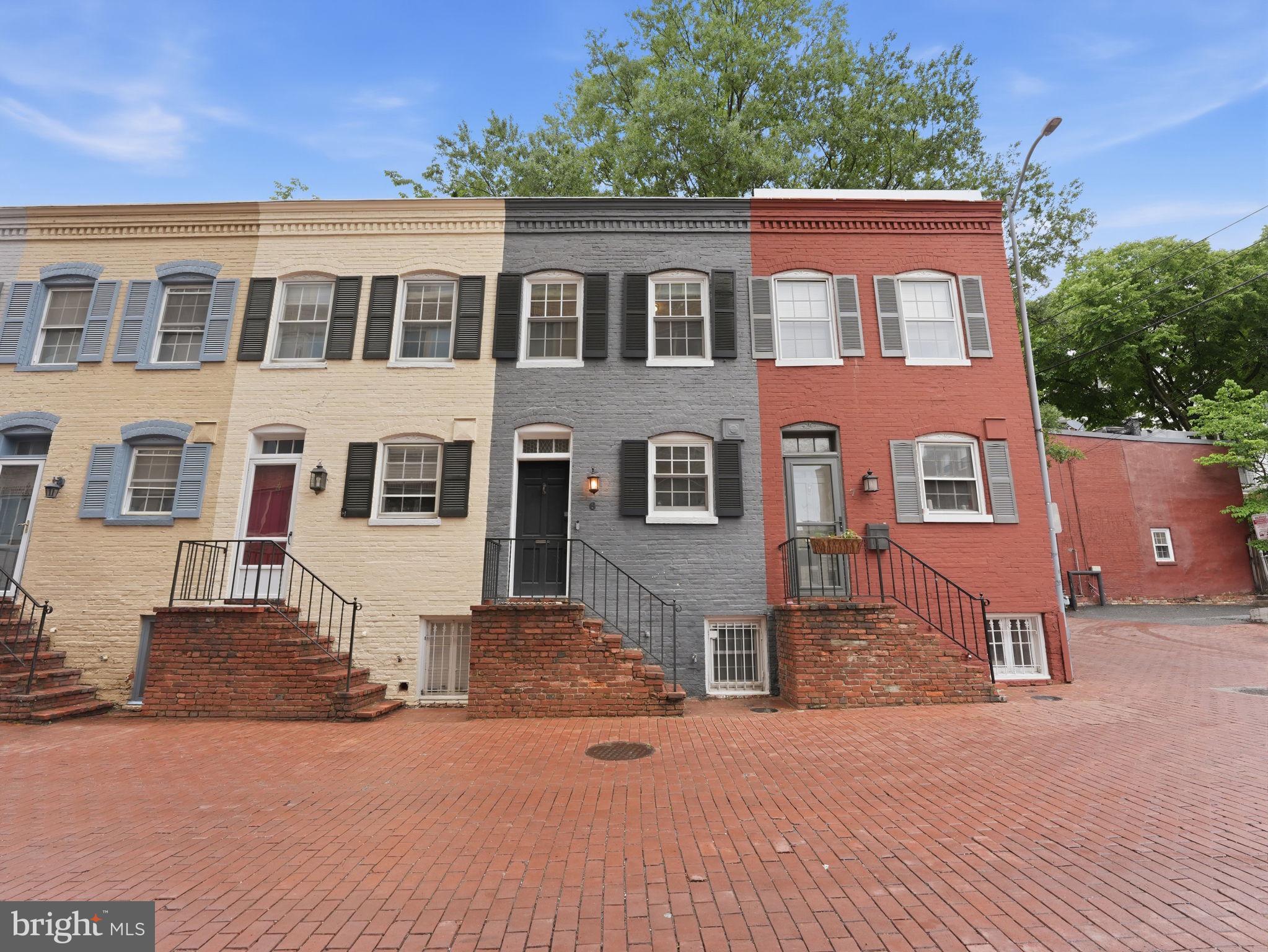 6 SNOWS COURT NW