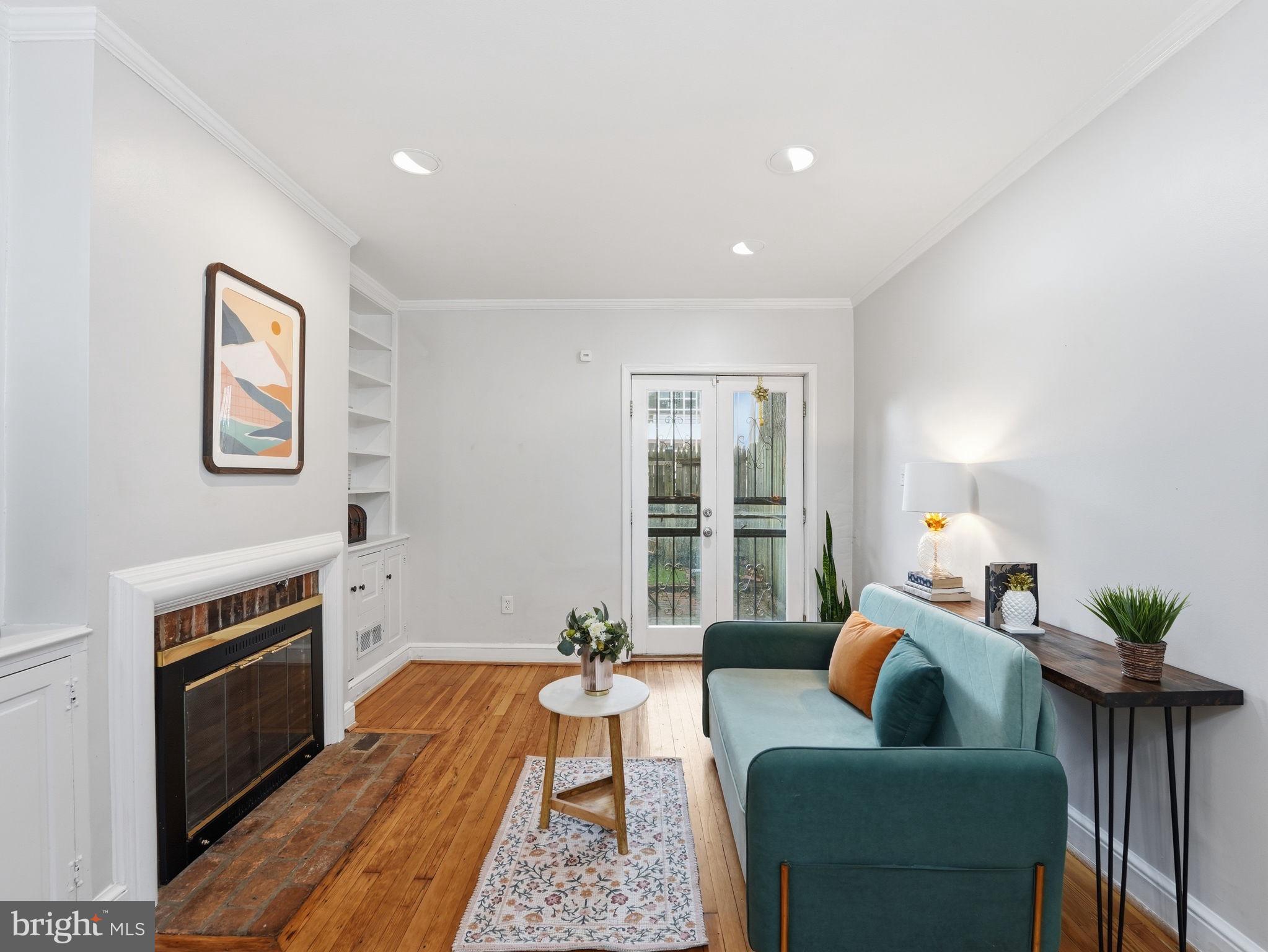 6 SNOWS COURT NW