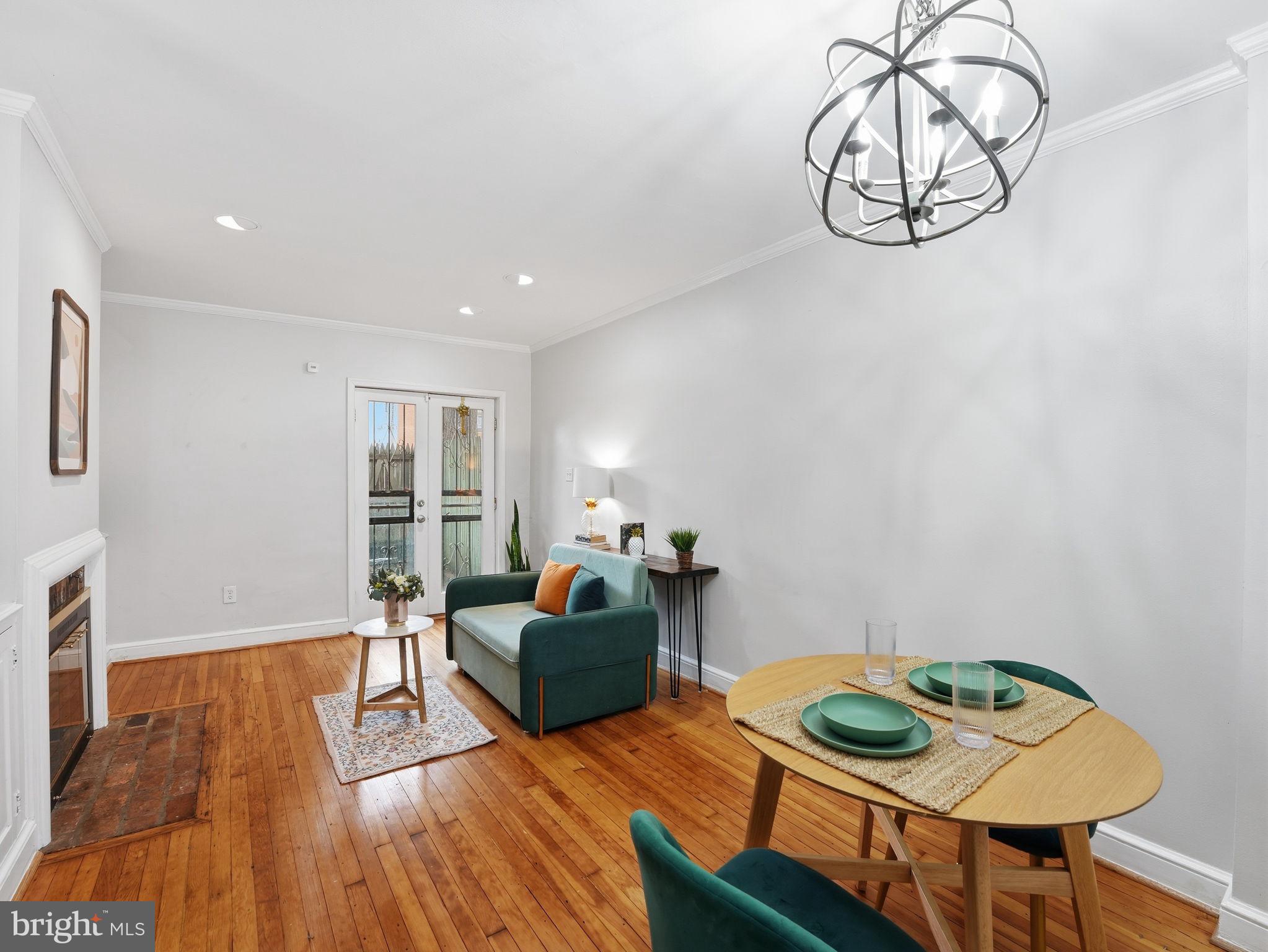 6 SNOWS COURT NW