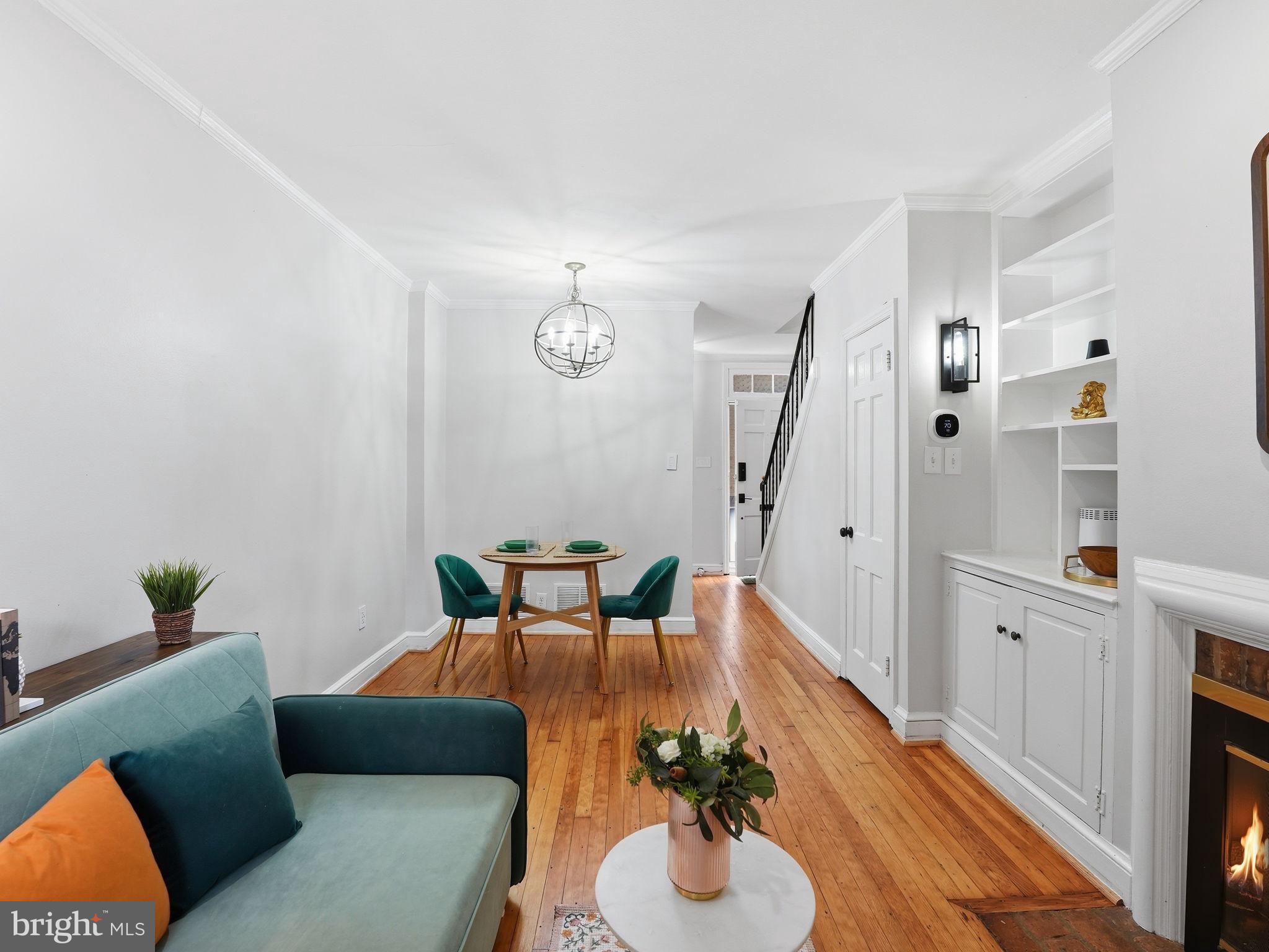 6 SNOWS COURT NW