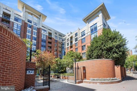 Photo of 1021 N Garfield Street #B38, ARLINGTON, VA 22201 (MLS # VAAR2079512)