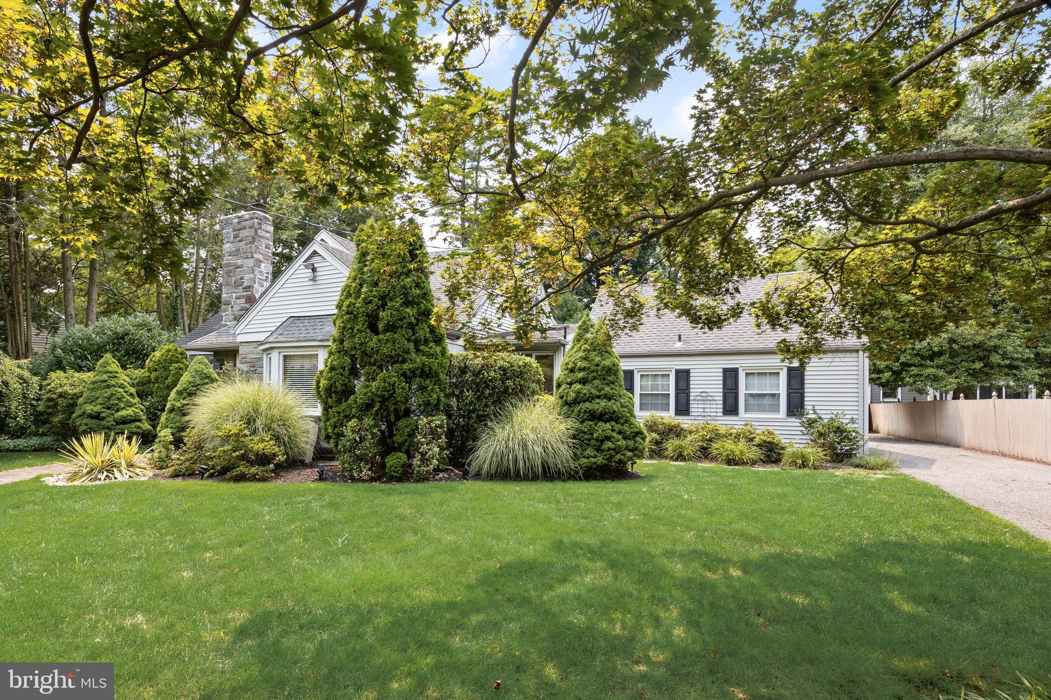 505 W CRYSTAL LAKE AVENUE