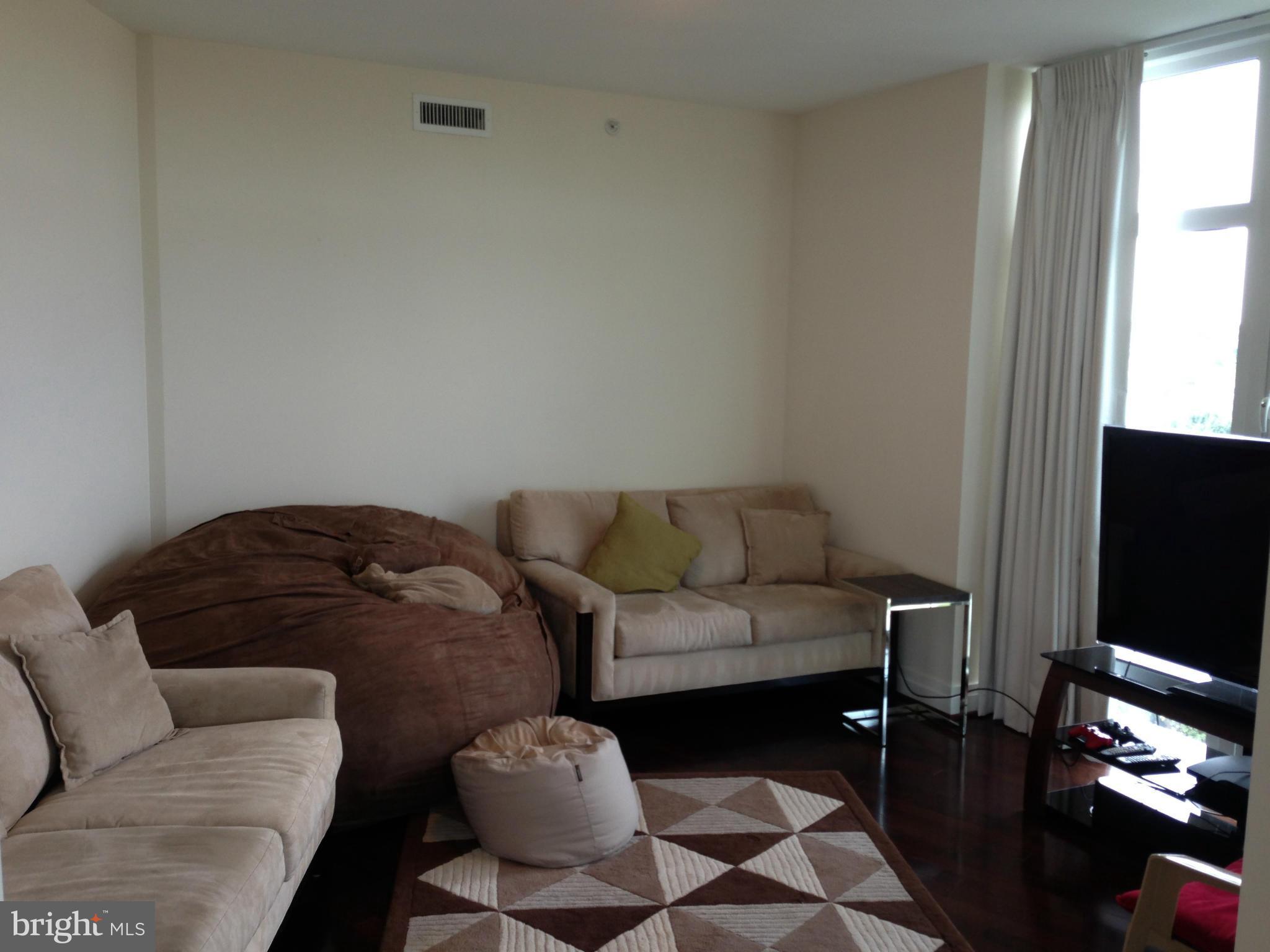 ONE PARK CREST - Residential Lease