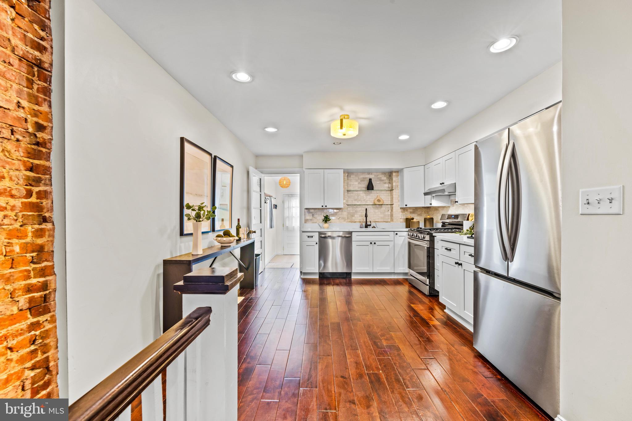 LOCUST POINT - Residential