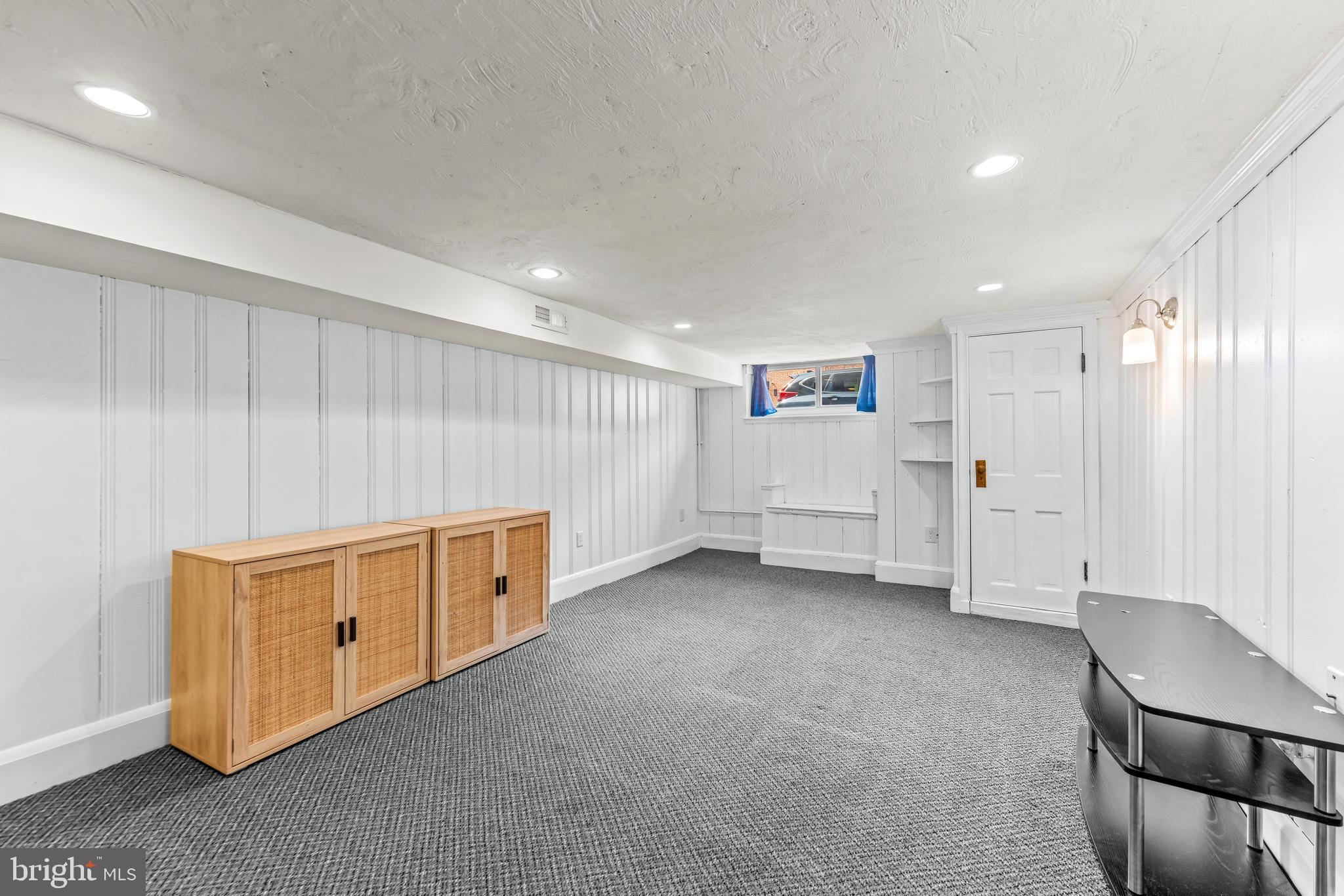 LOCUST POINT - Residential