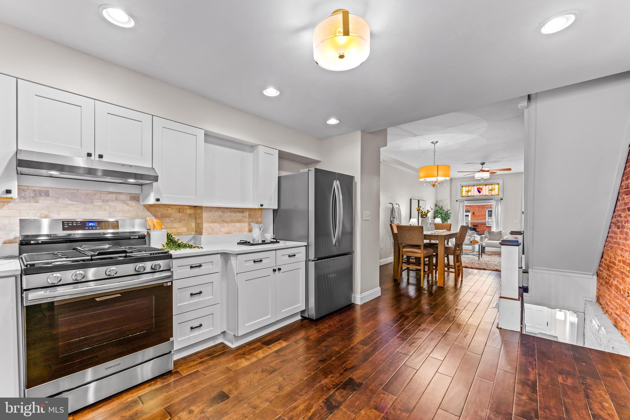 LOCUST POINT - Residential