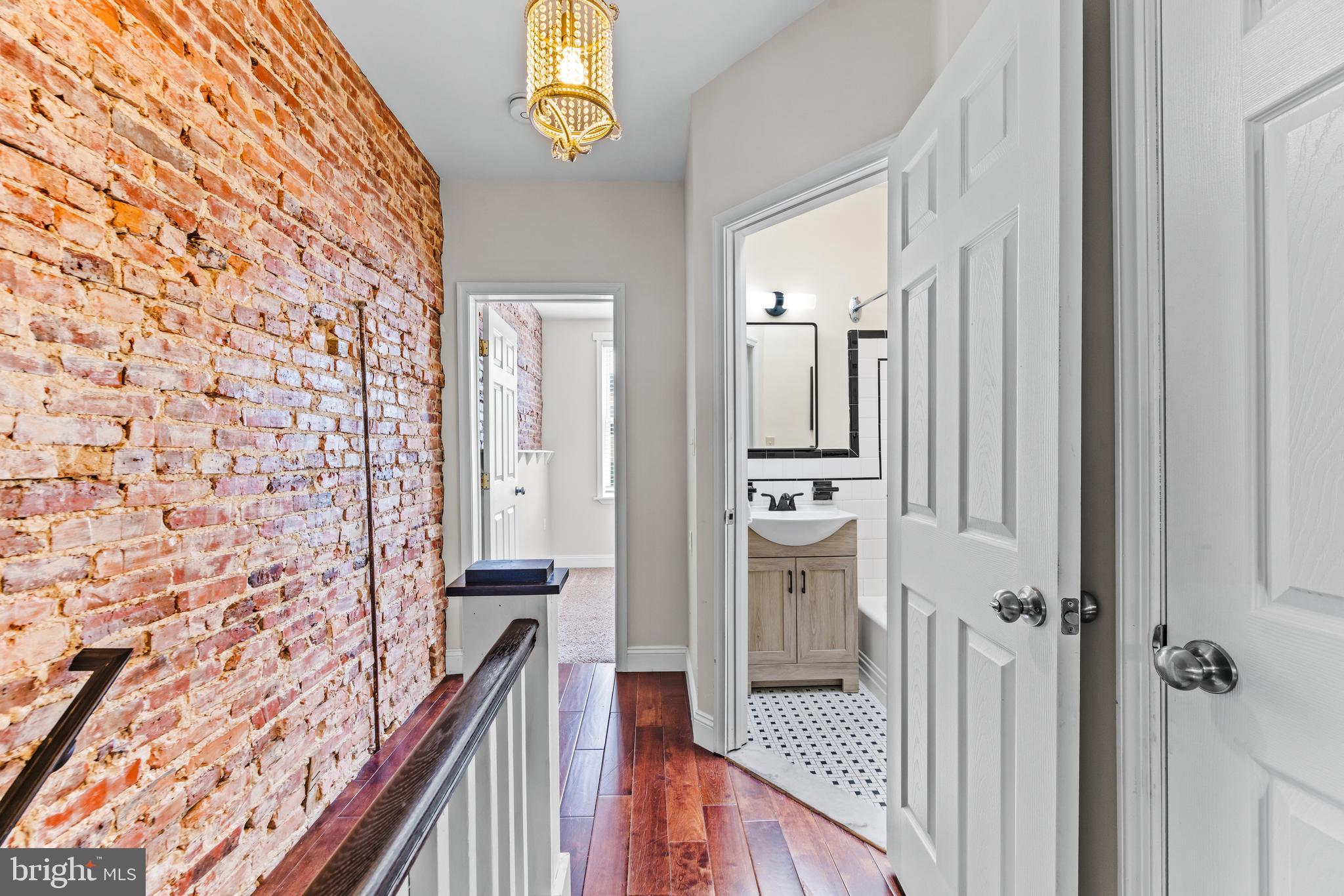 LOCUST POINT - Residential