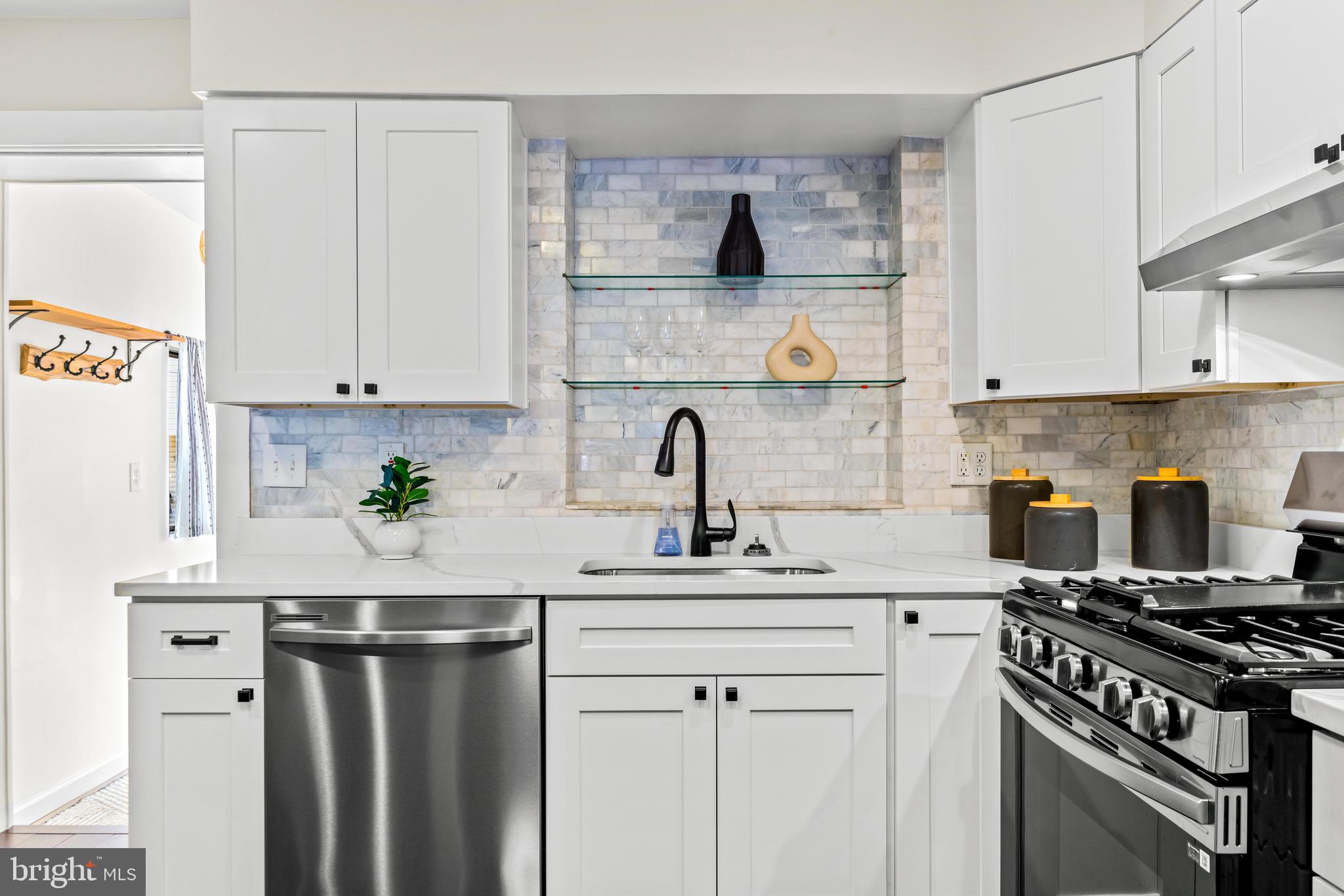 LOCUST POINT - Residential