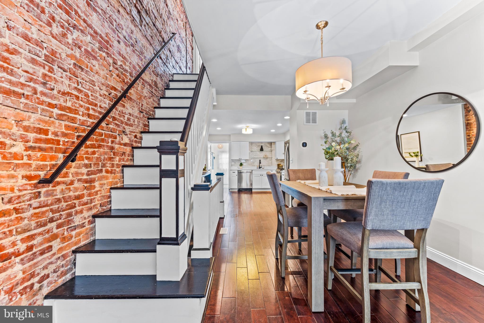 LOCUST POINT - Residential