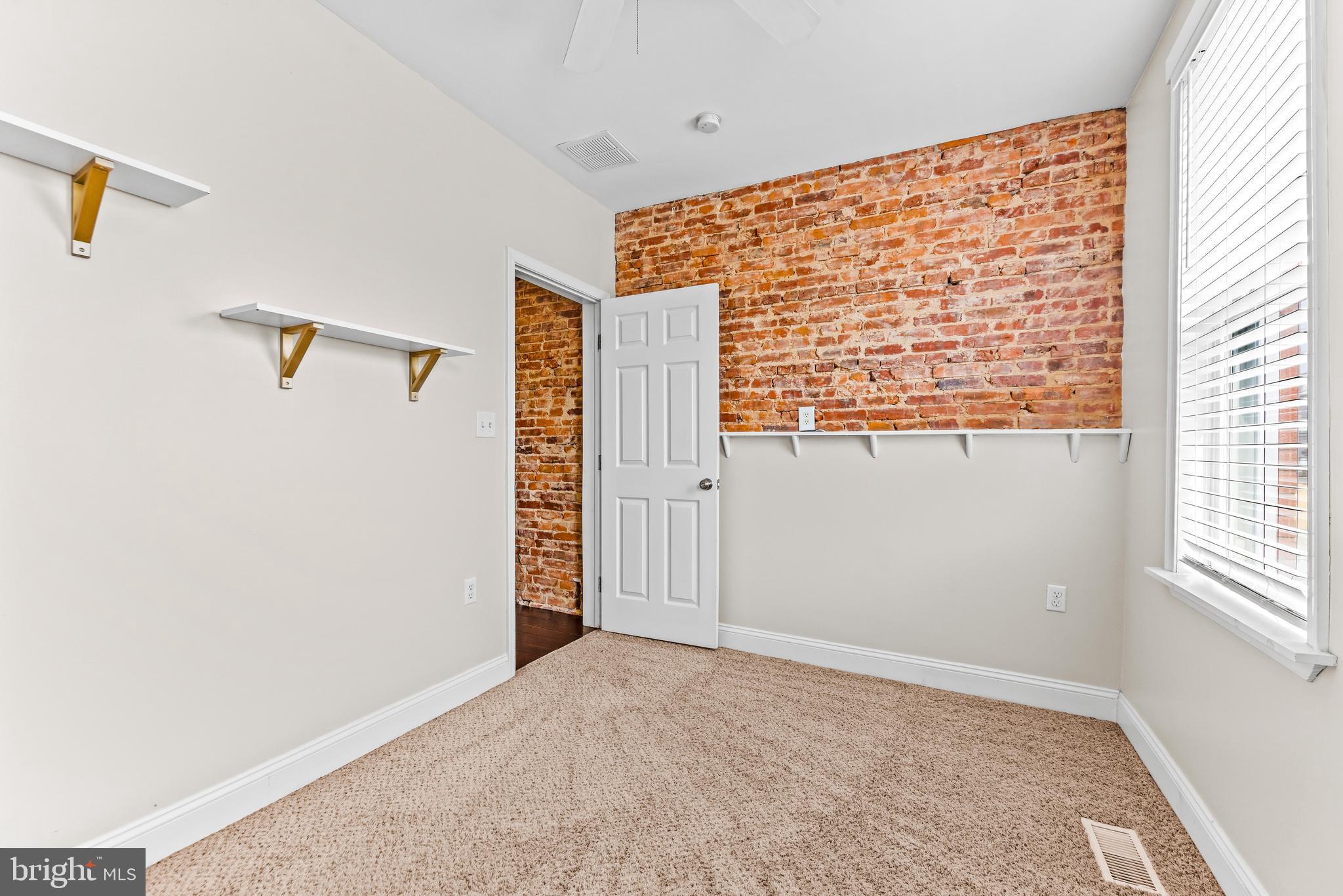 LOCUST POINT - Residential