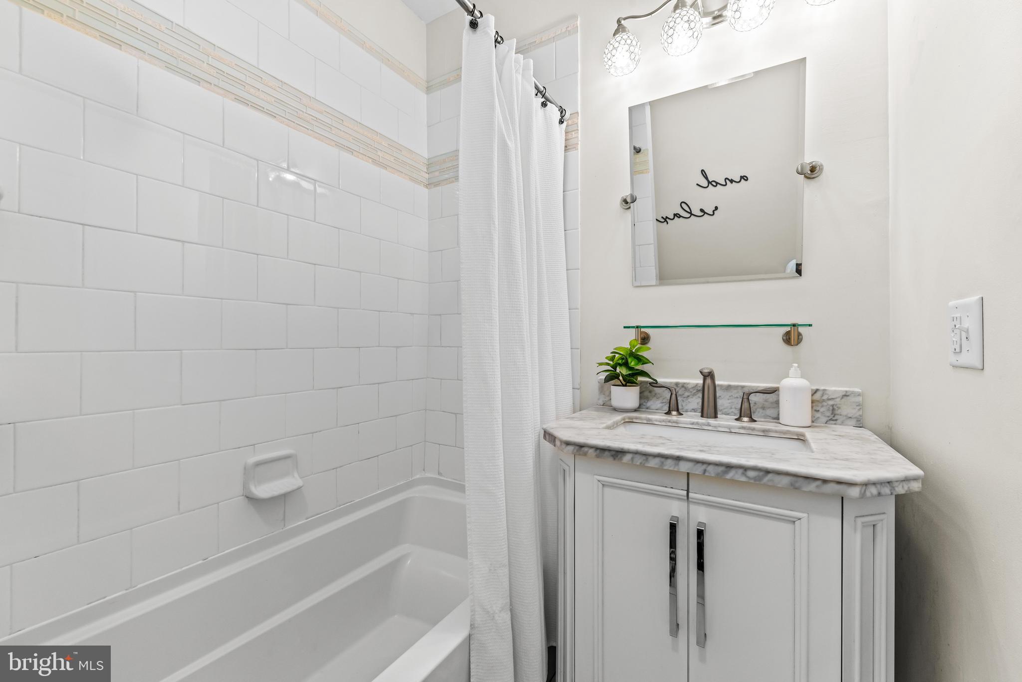 LOCUST POINT - Residential