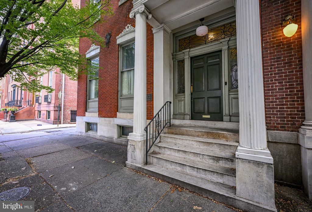 Photo of 10 W Madison Street #21, BALTIMORE, MD 21201 (MLS # MDBA2184944)