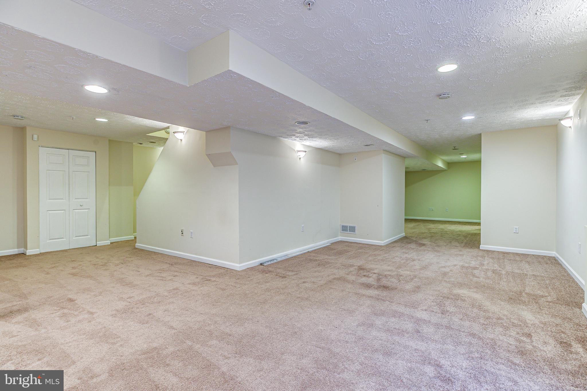 EAST HAMPTON - Residential Lease