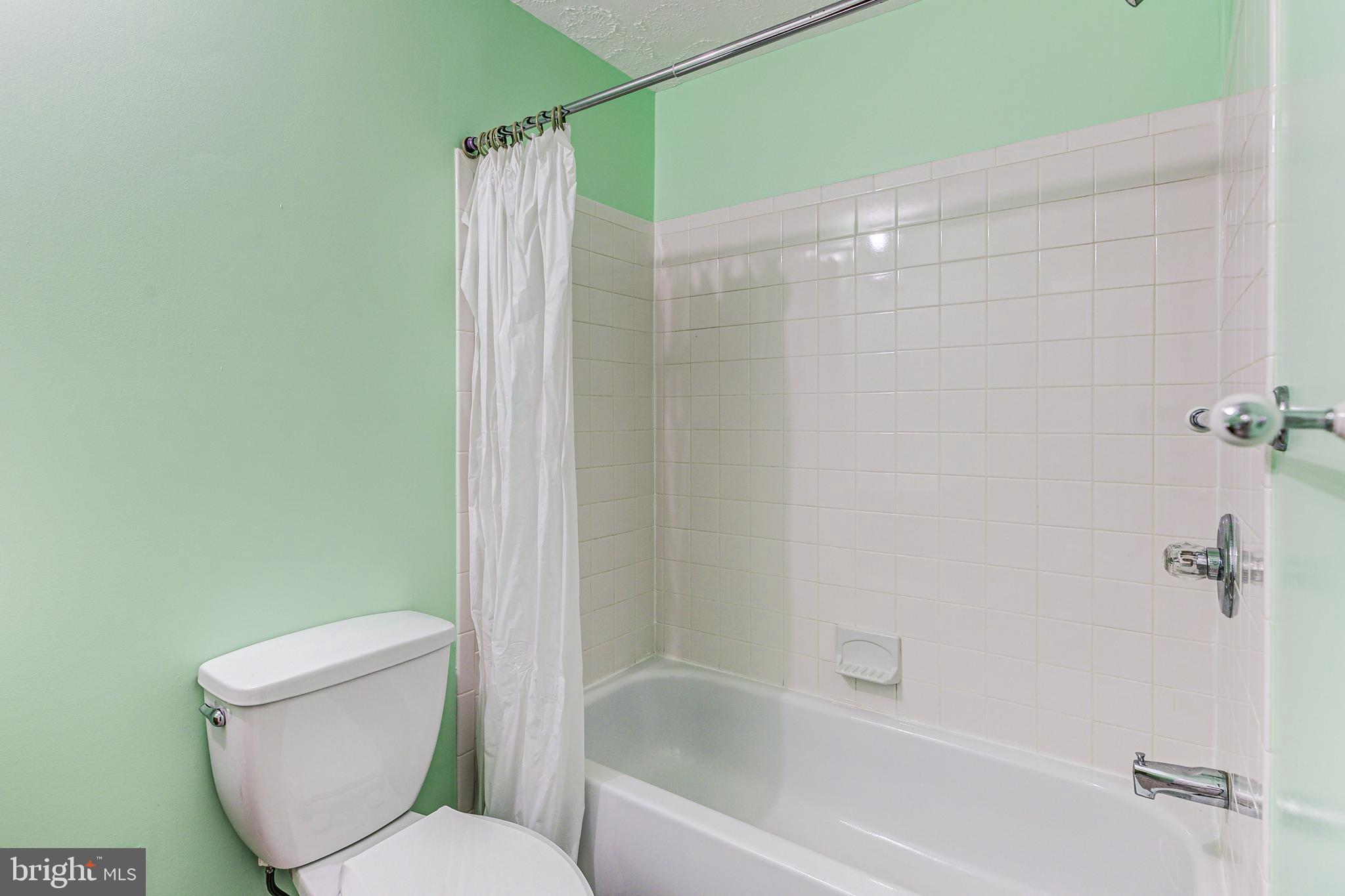 EAST HAMPTON - Residential Lease