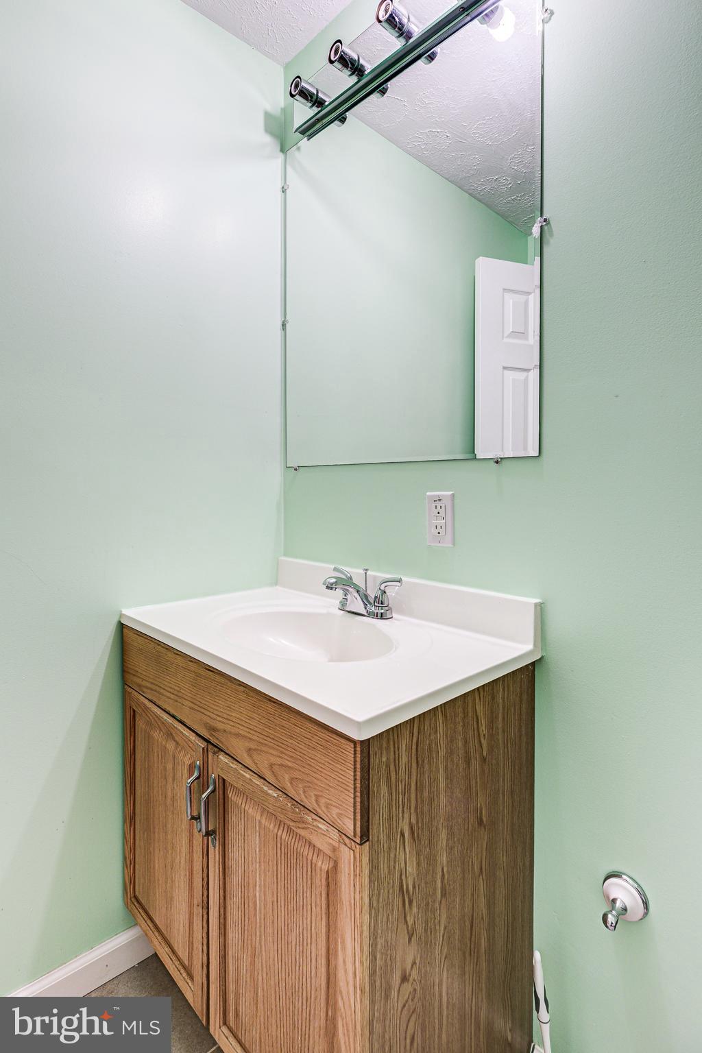 EAST HAMPTON - Residential Lease