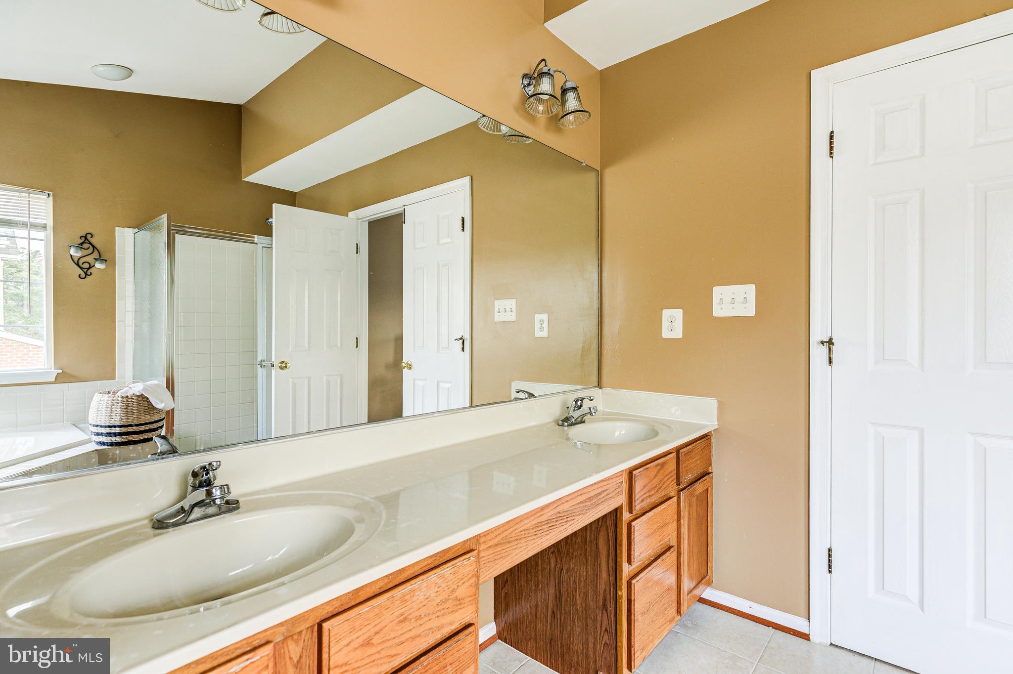 EAST HAMPTON - Residential Lease