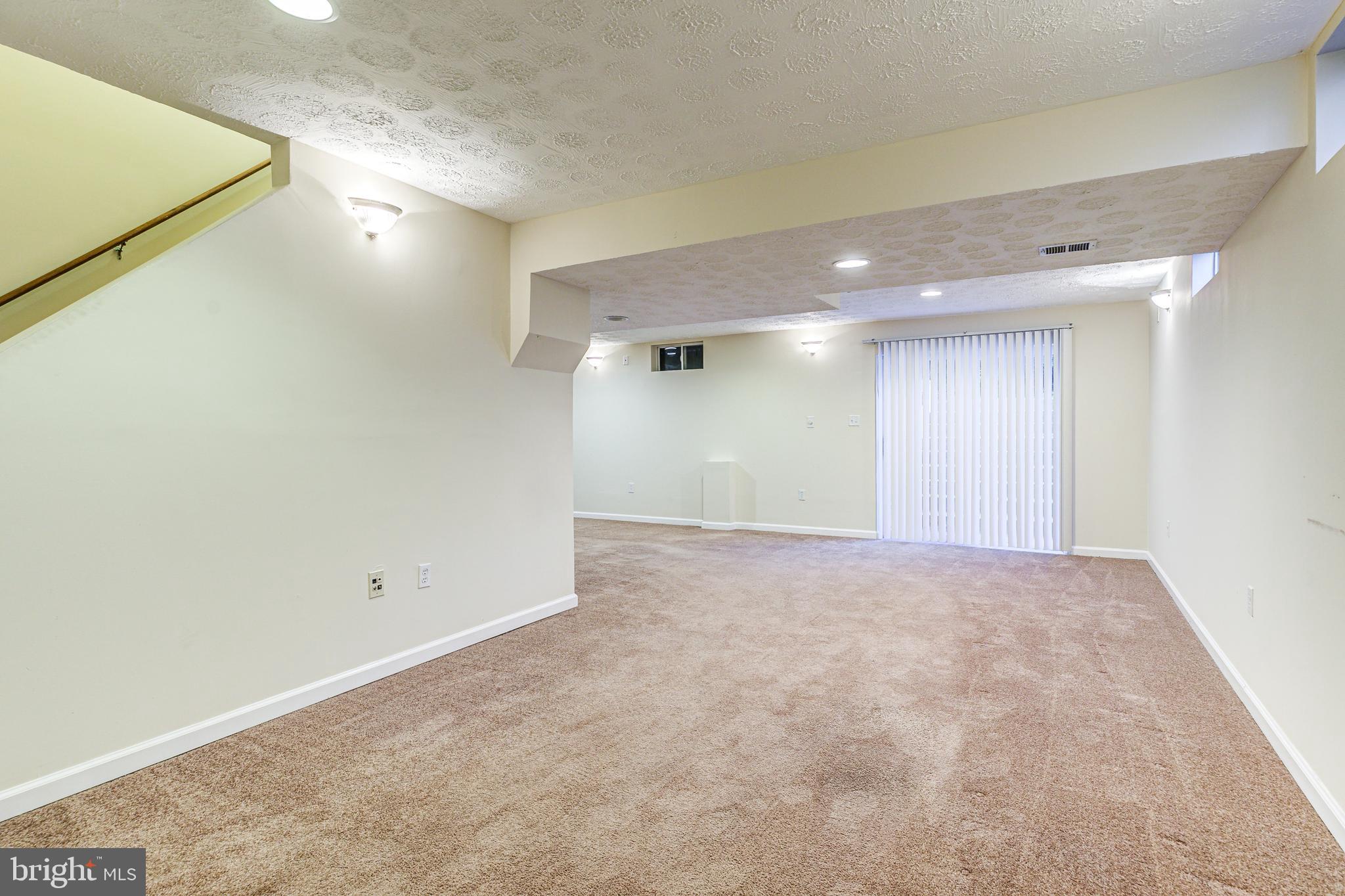 EAST HAMPTON - Residential Lease