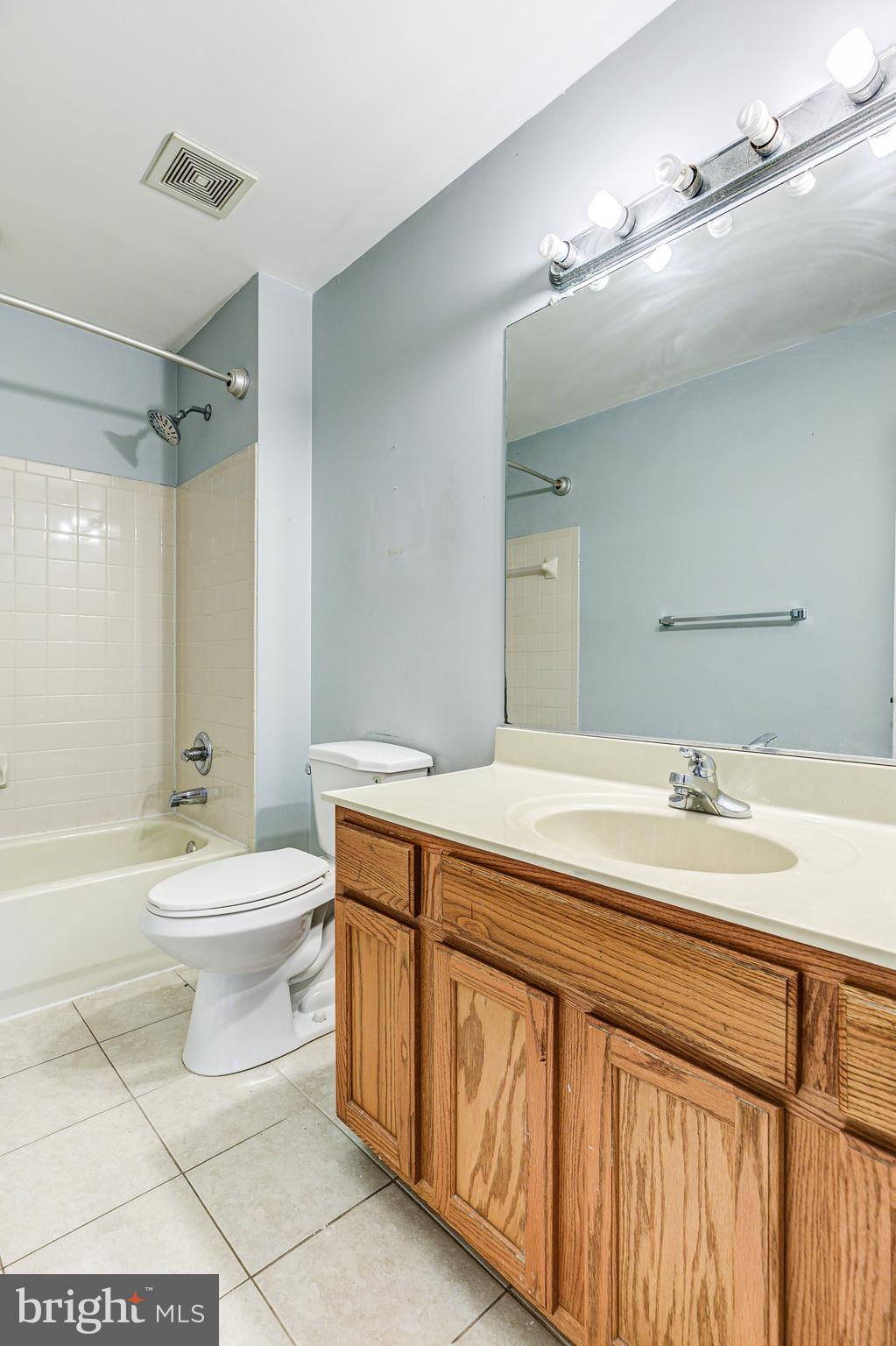 EAST HAMPTON - Residential Lease